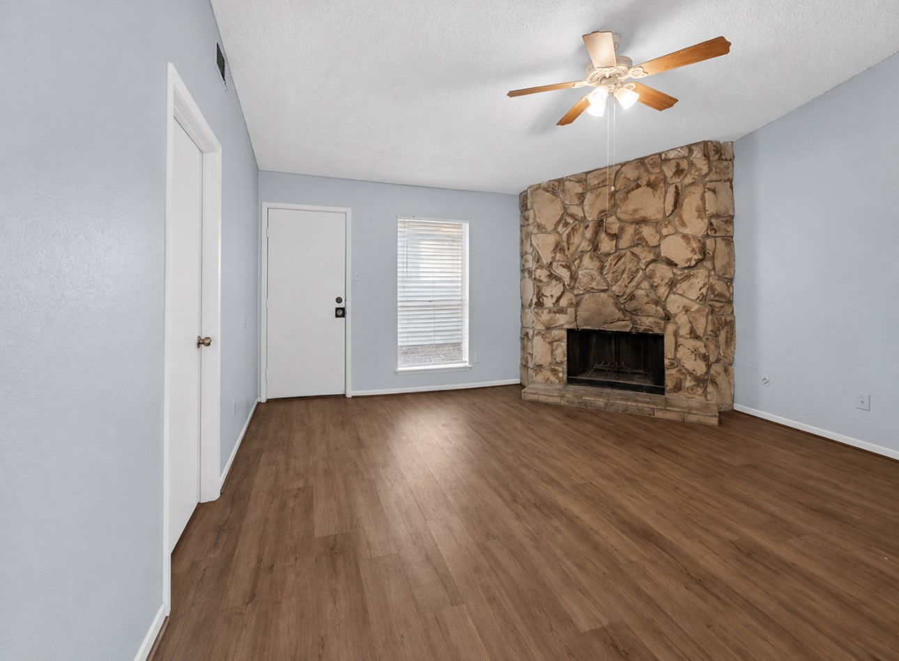 5759 Easthampton Drive B Property Photo 3