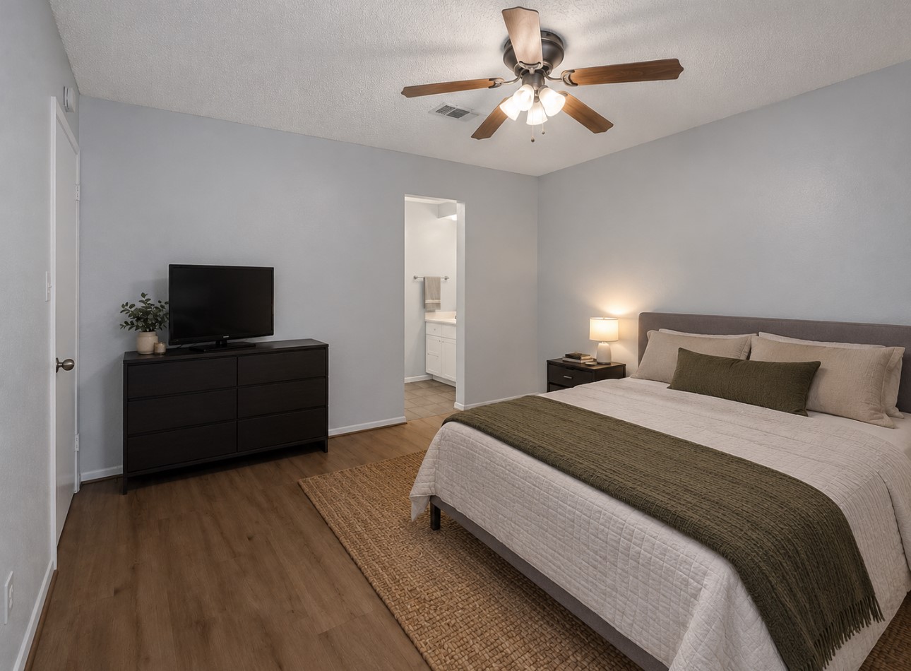 5759 Easthampton Drive B Property Photo 4