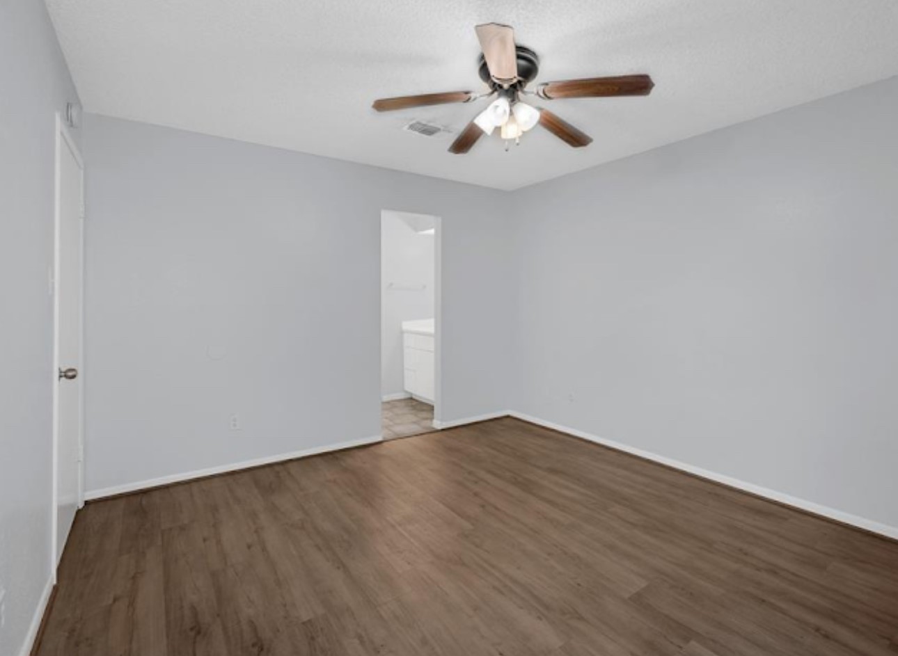 5759 Easthampton Drive B Property Photo 5