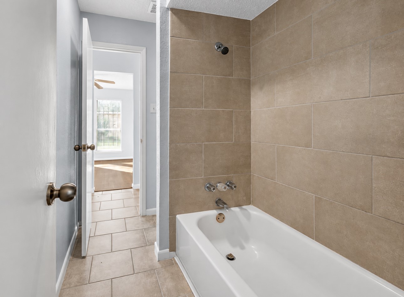 5759 Easthampton Drive B Property Photo 7