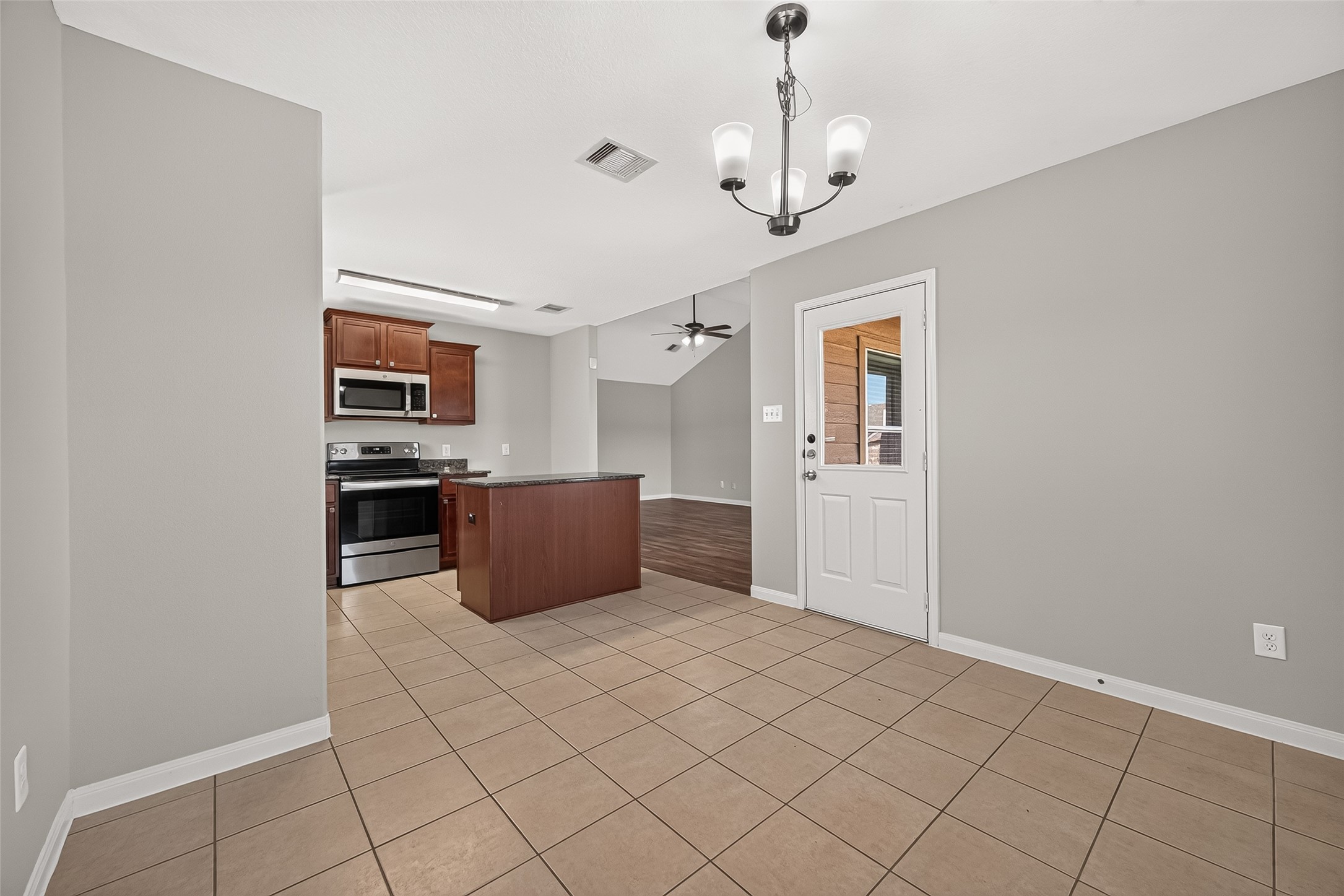 38206 S Lost Creek Boulevard Property Photo 9