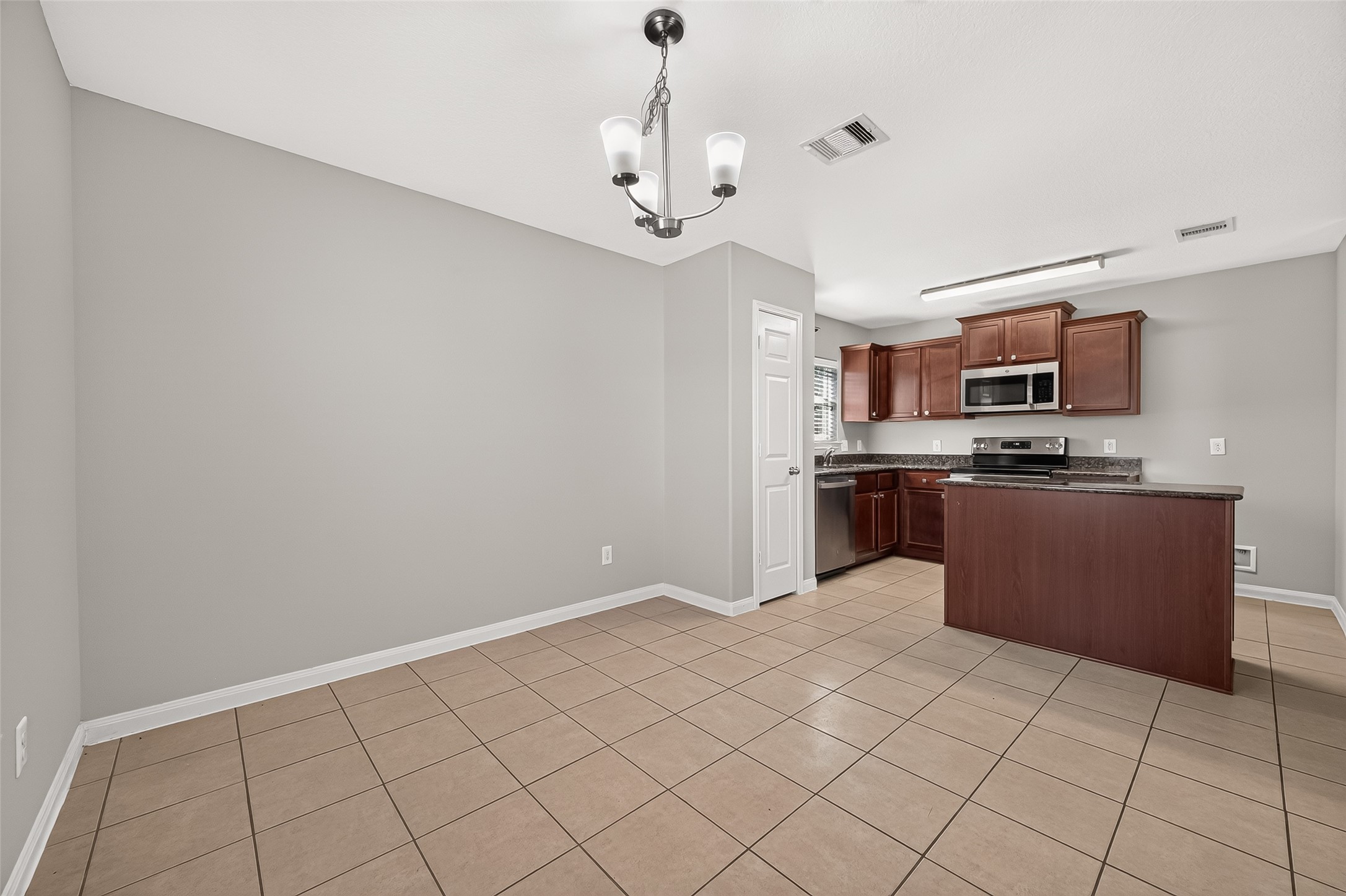 38206 S Lost Creek Boulevard Property Photo 10