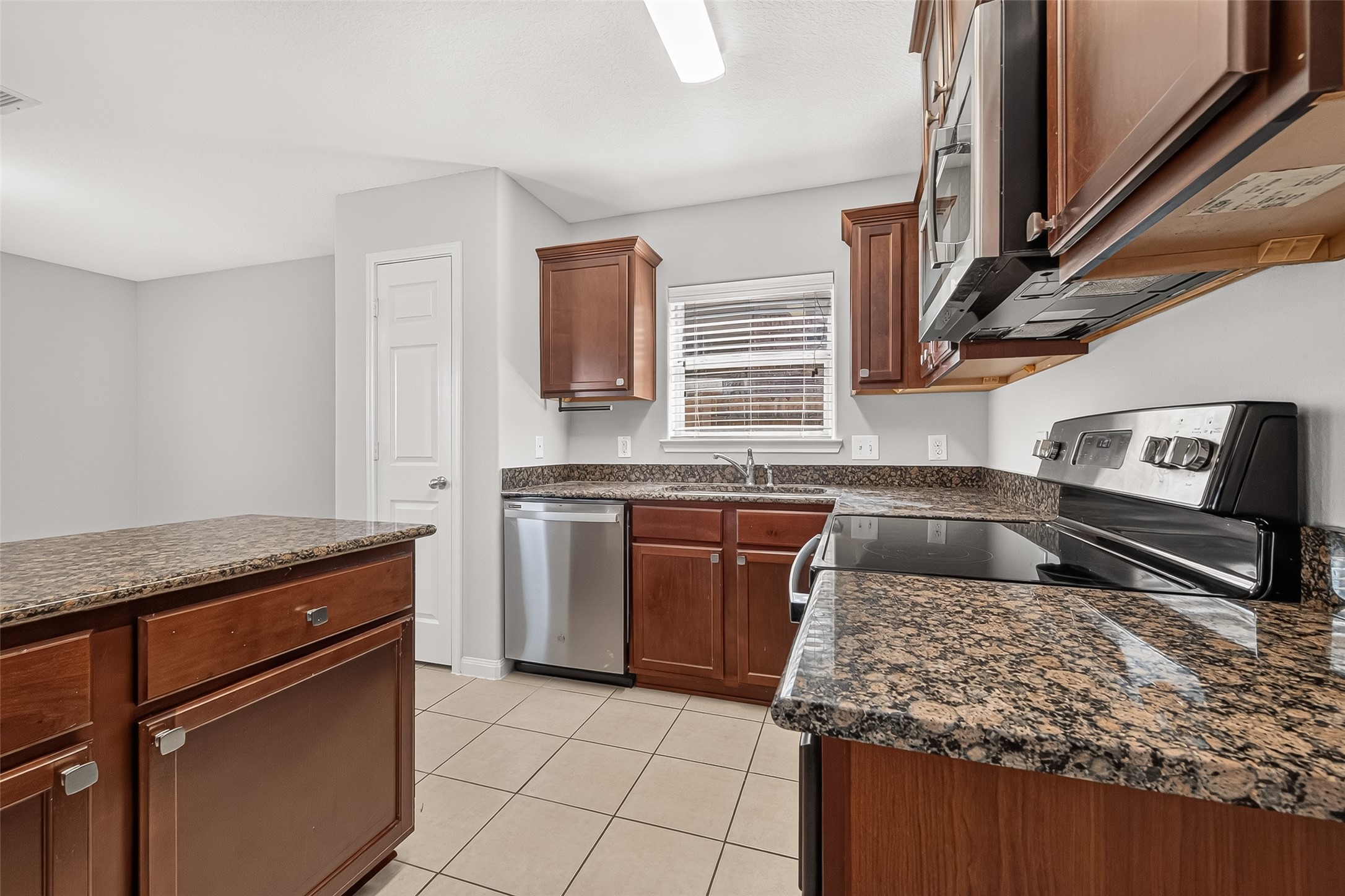 38206 S Lost Creek Boulevard Property Photo 13
