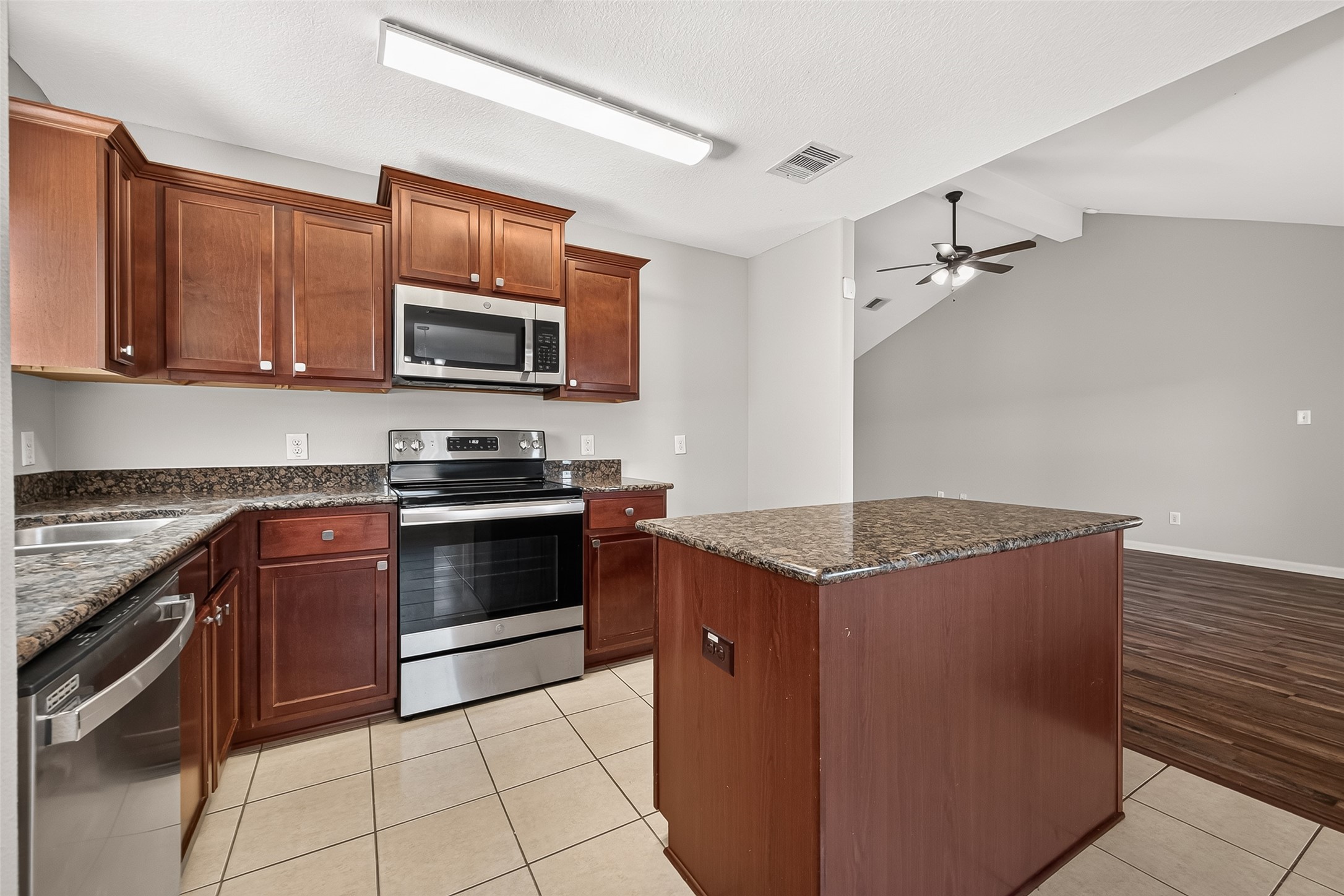 38206 S Lost Creek Boulevard Property Photo 16