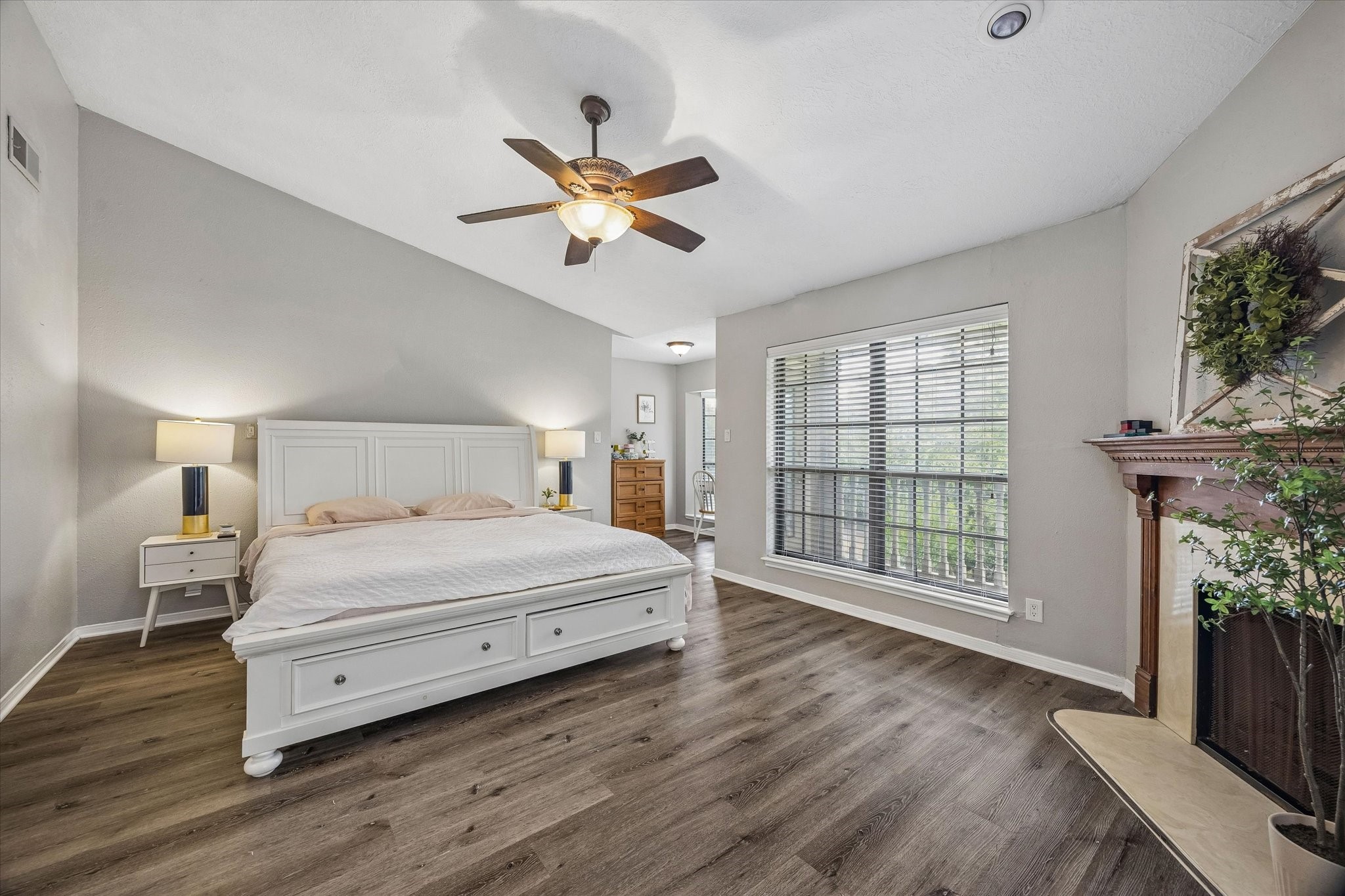 7350 Kirby Drive 6 Property Photo 12