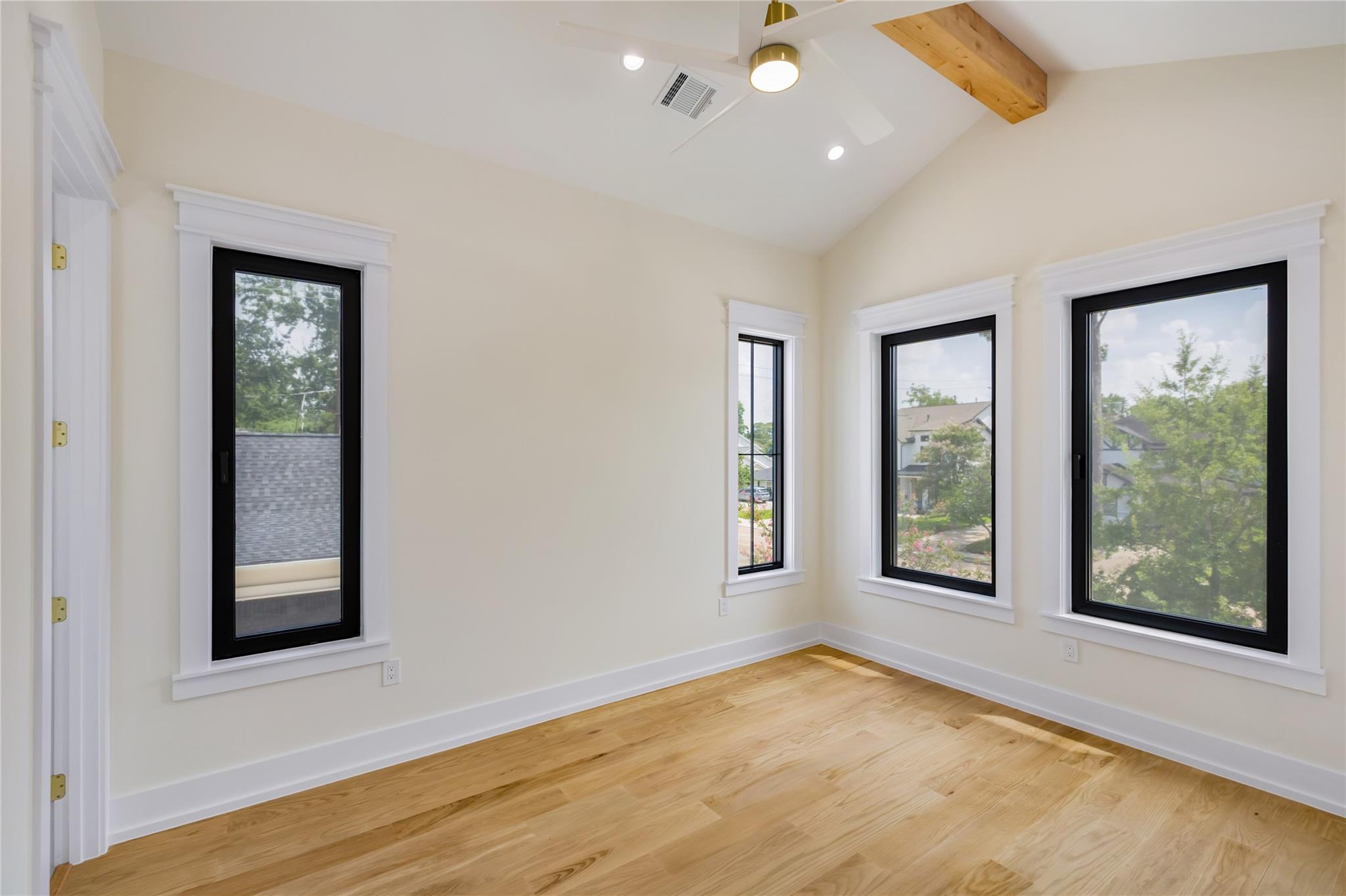 934 W 43rd Street Property Photo 42