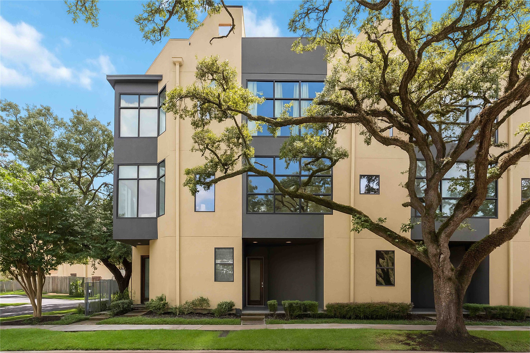 1730 Wentworth Street Property Photo 1