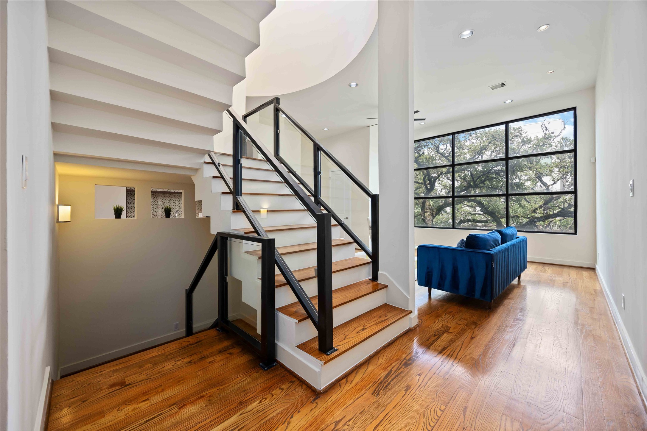 1730 Wentworth Street Property Photo 3