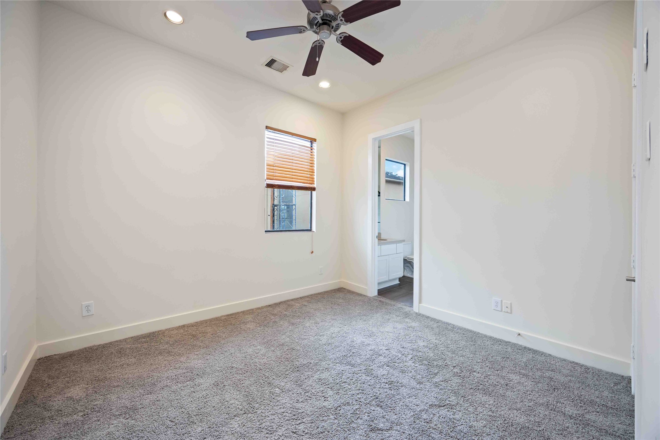 1730 Wentworth Street Property Photo 18