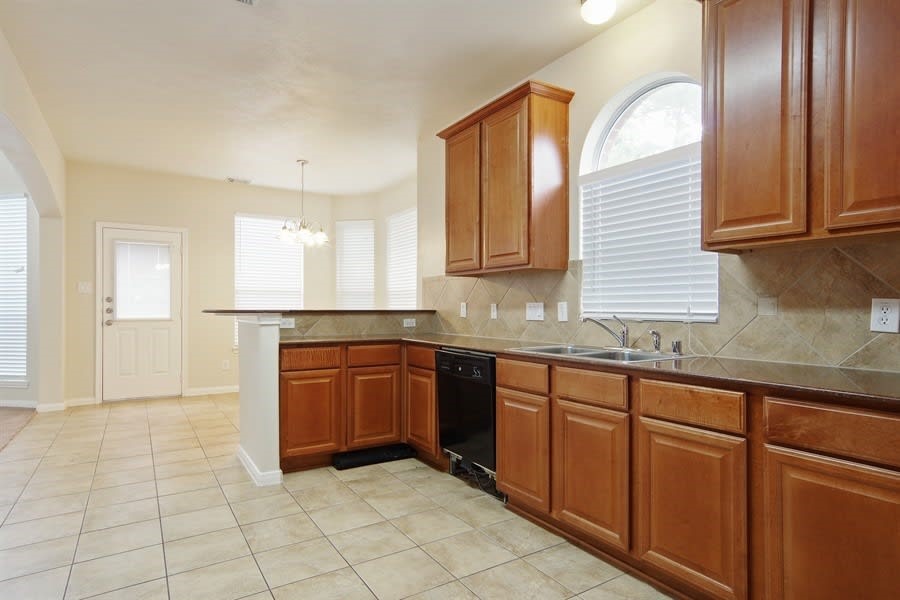 8922 Sailing Drive Property Photo 7