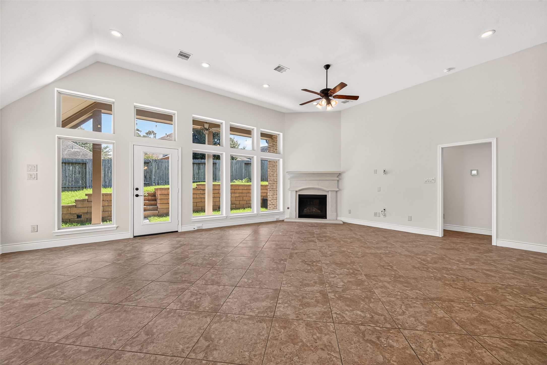 173 Pinnacle Ridge Dr Property Photo 4