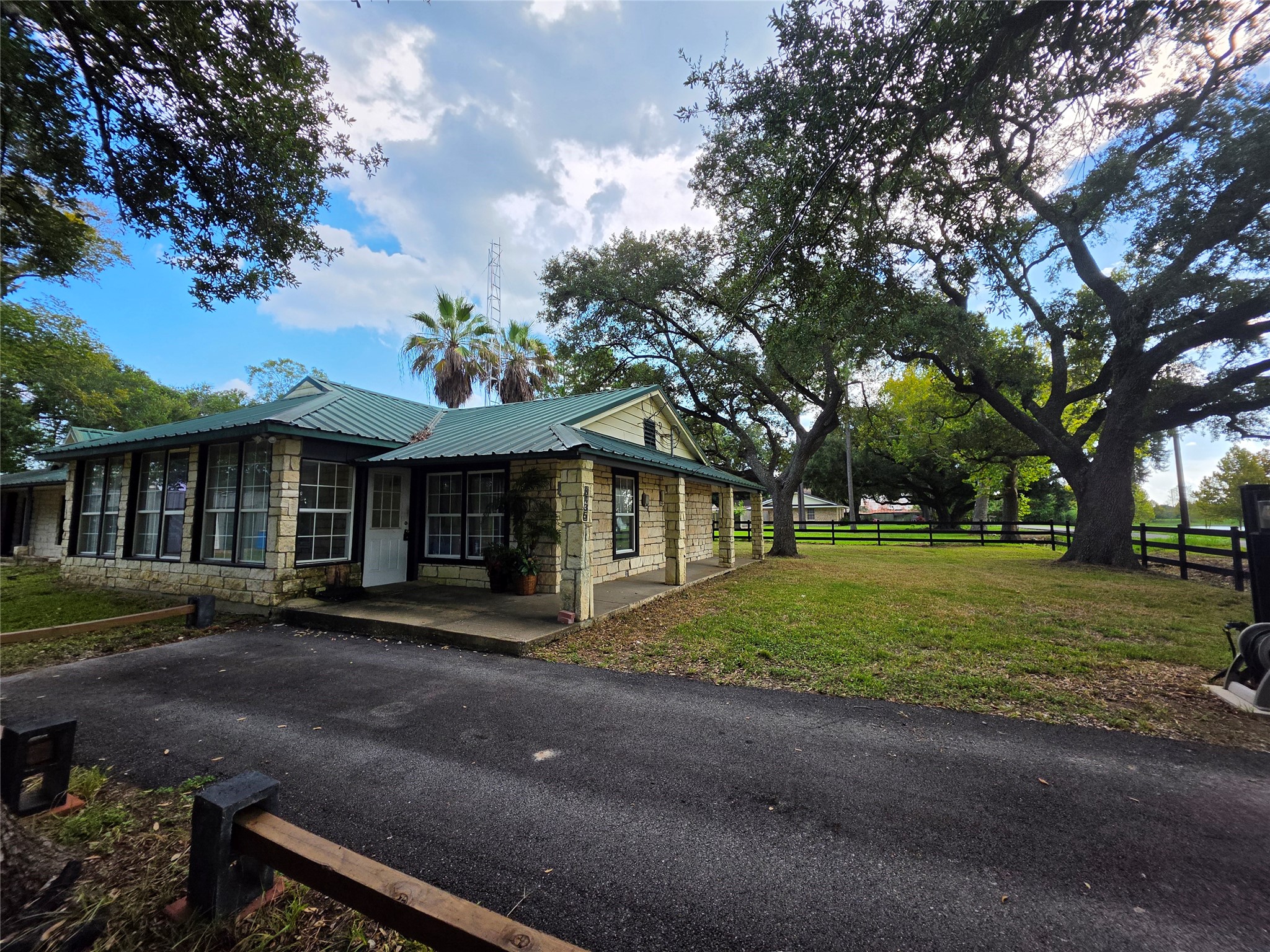 8435 Peters Road Property Photo 2