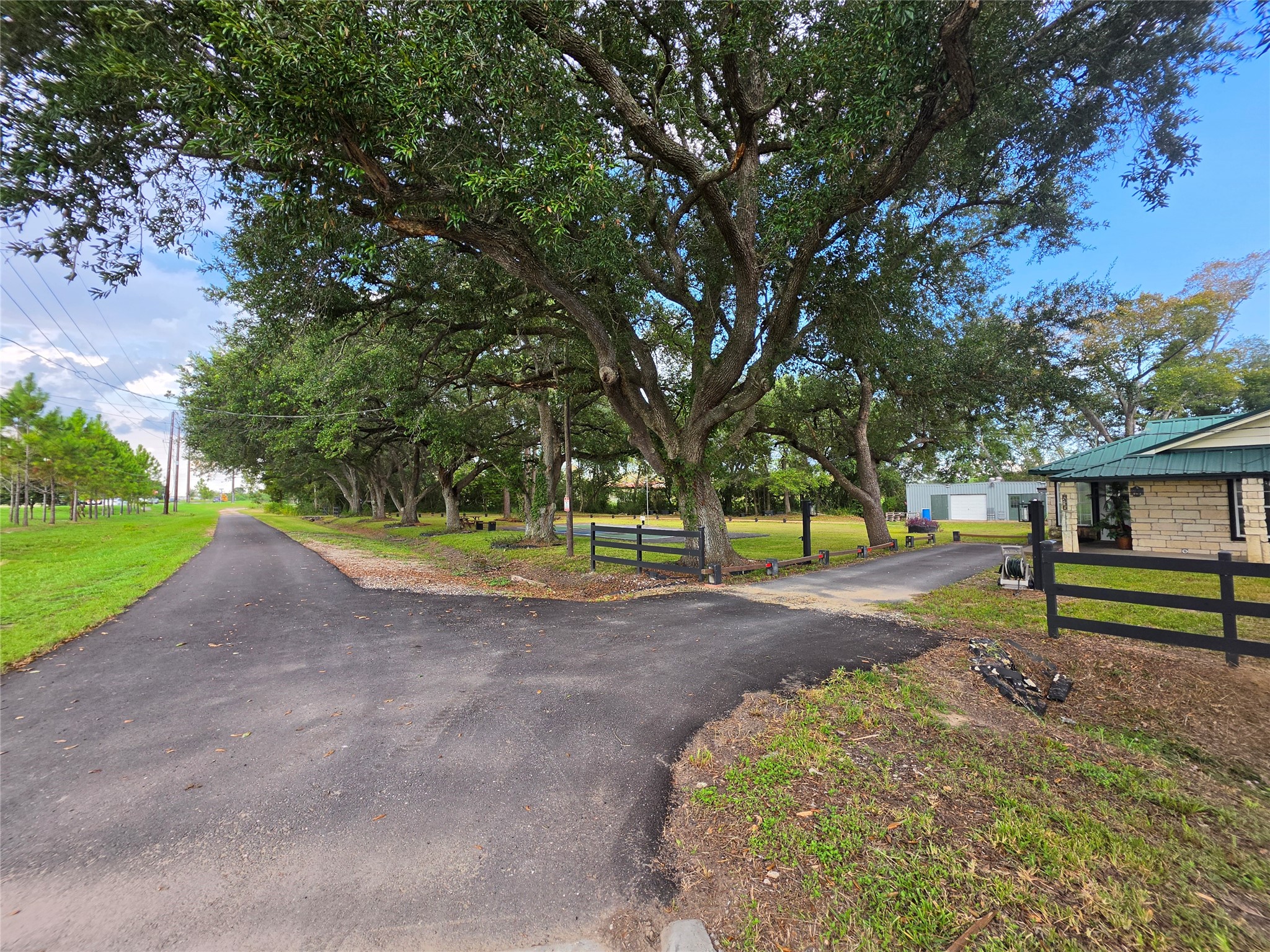 8435 Peters Road Property Photo 4