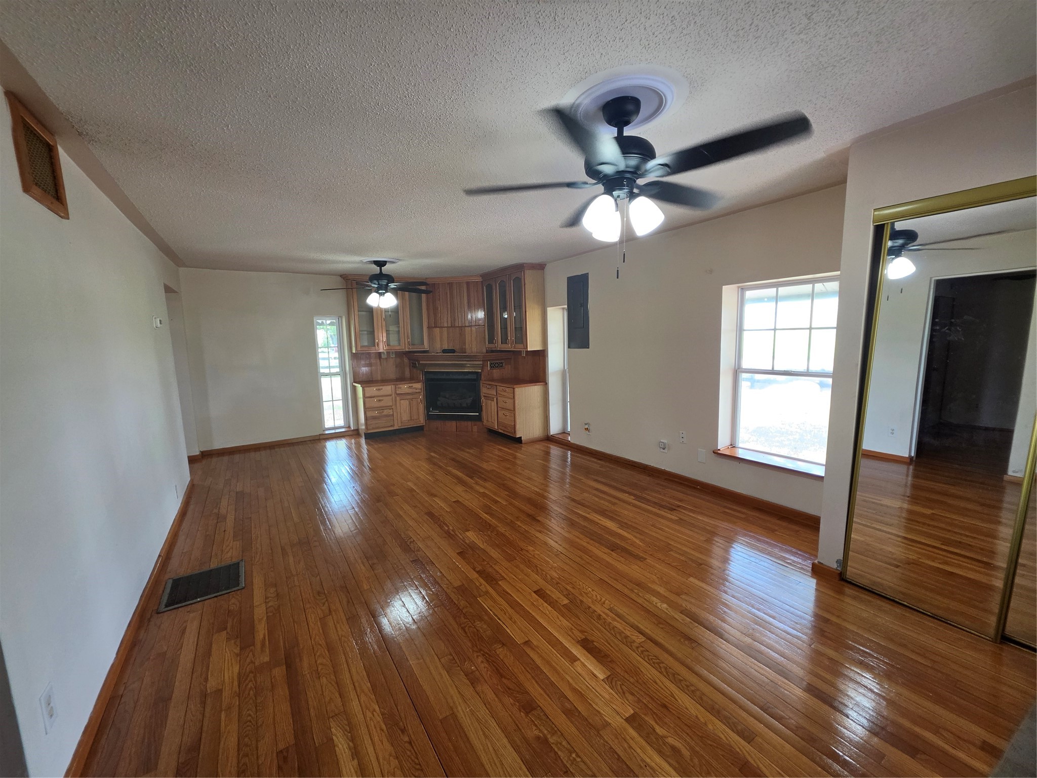 8435 Peters Road Property Photo 9