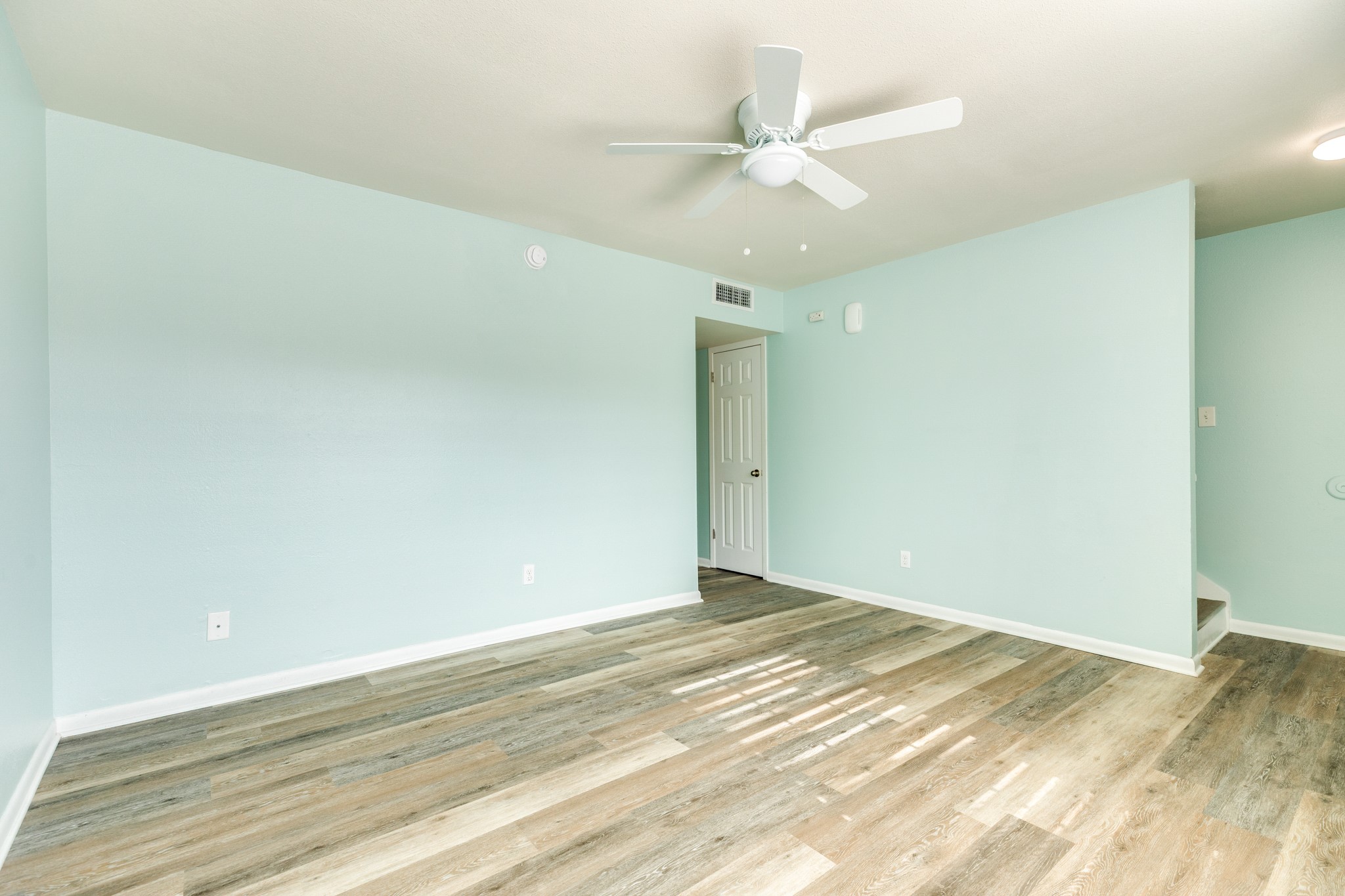 711 7th Street 4 Property Photo 5
