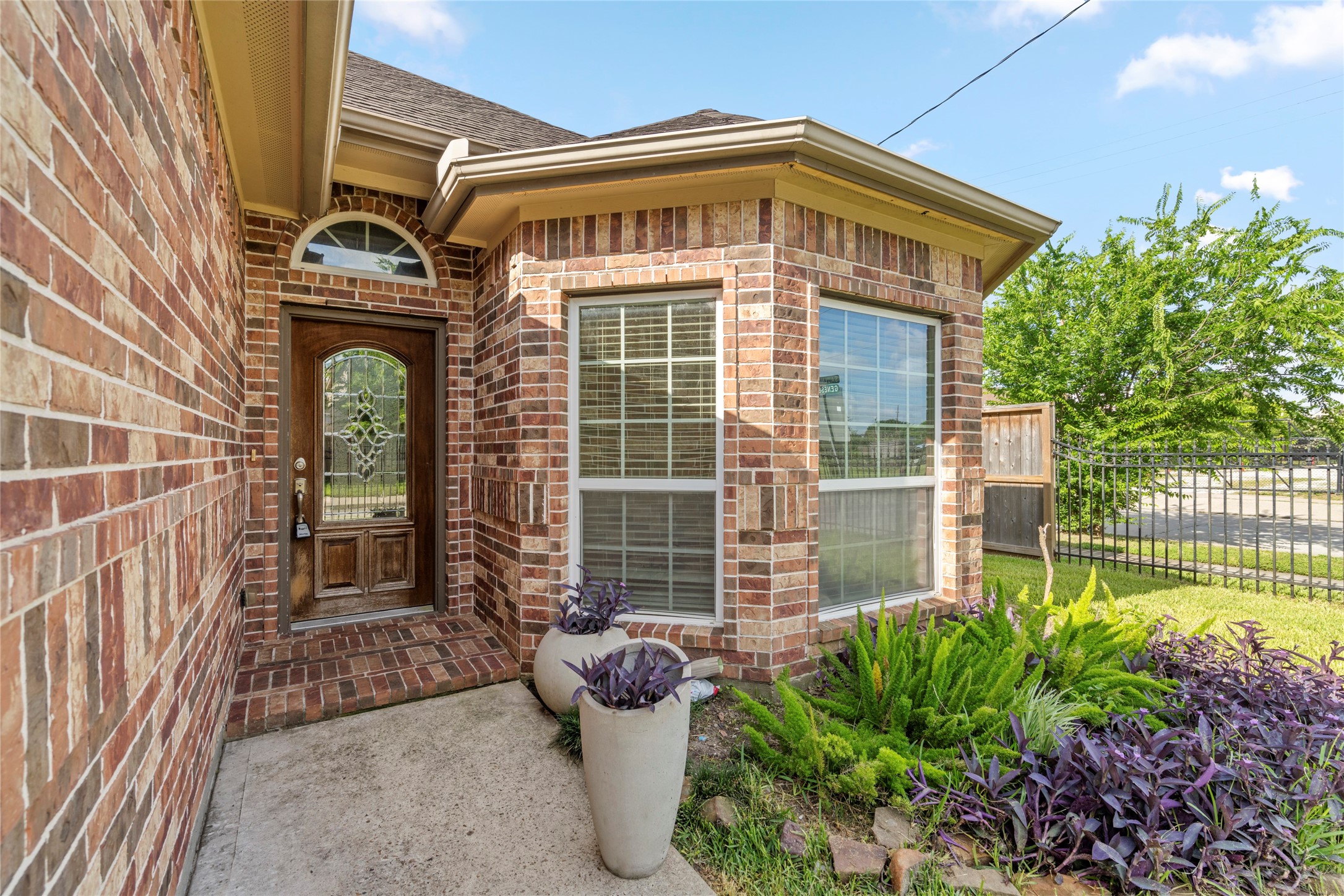 1613 Saulnier Street Property Photo 3