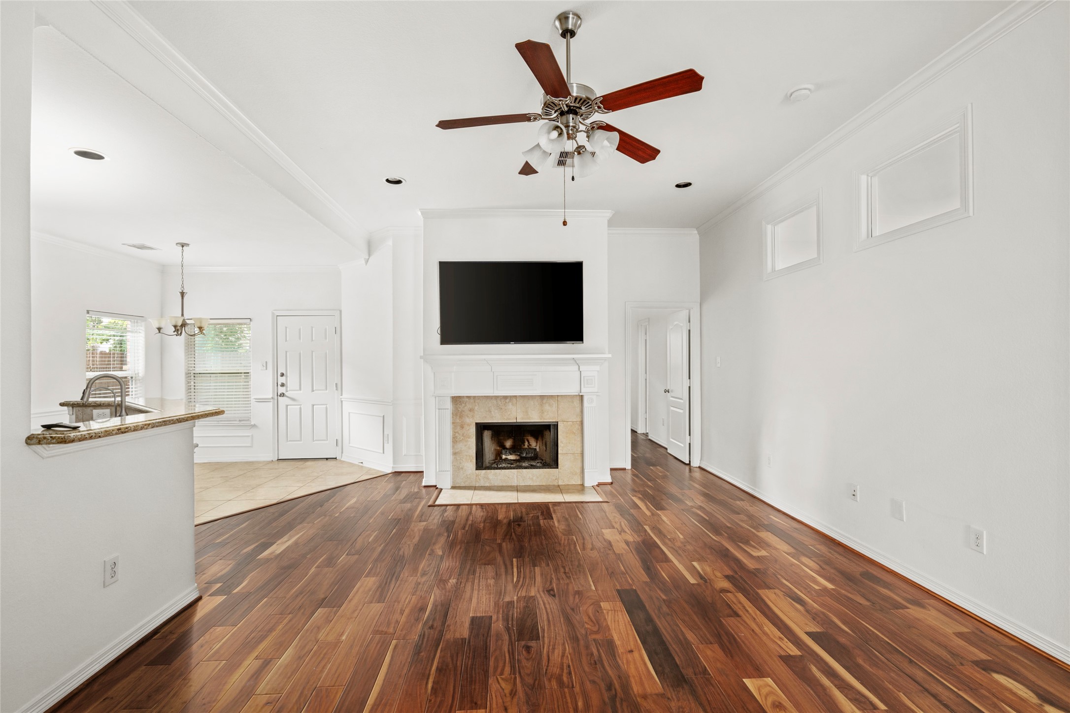 1613 Saulnier Street Property Photo 6