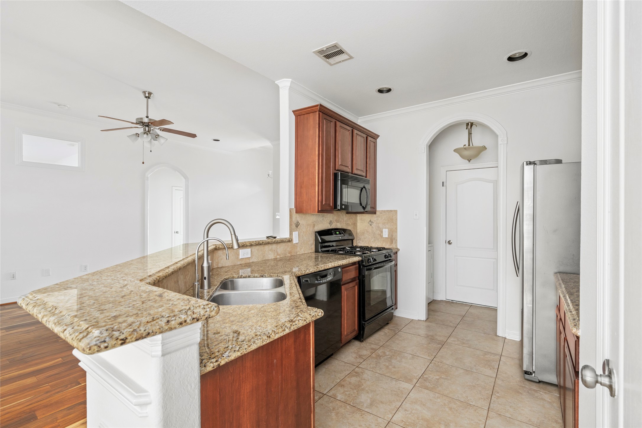 1613 Saulnier Street Property Photo 11