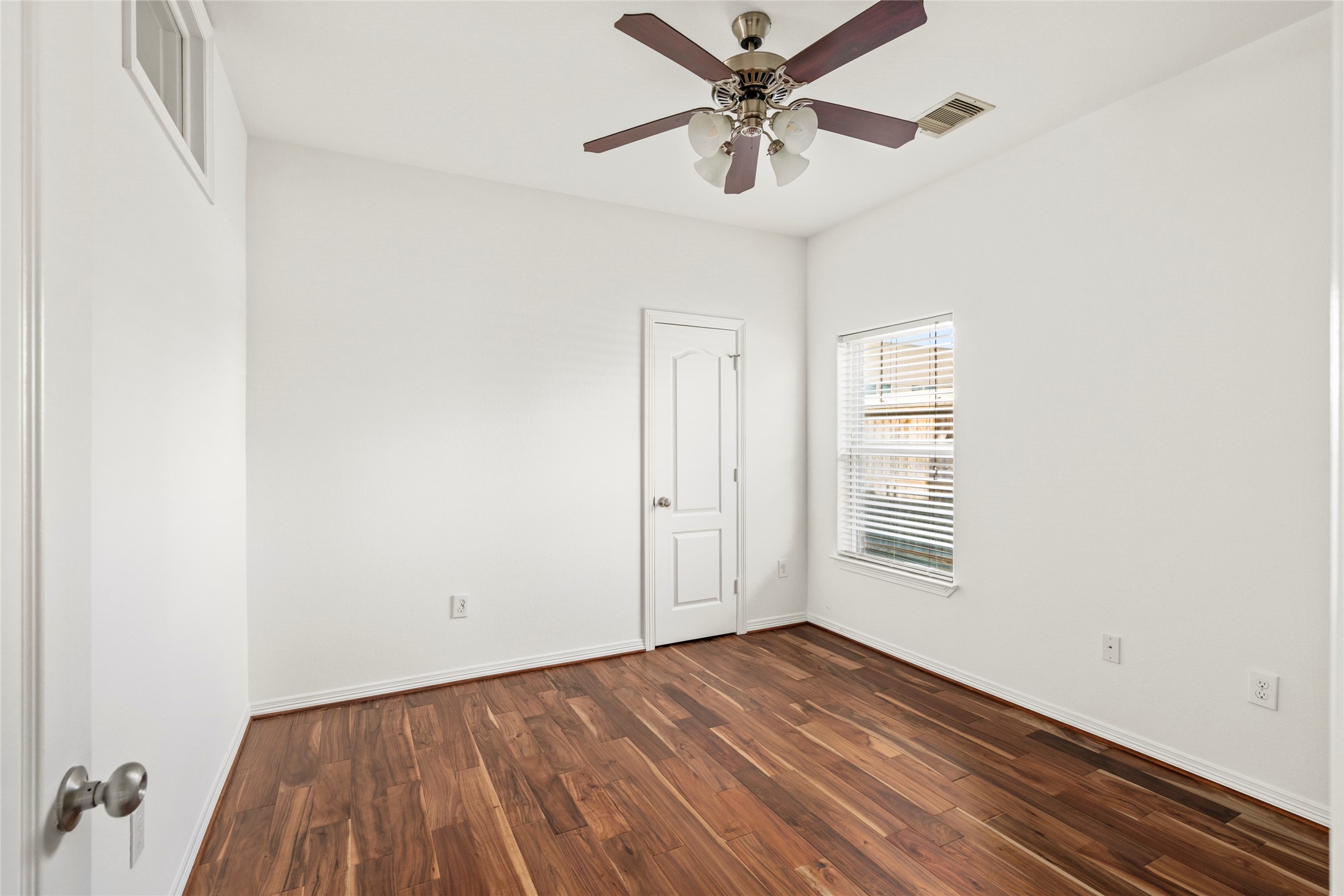 1613 Saulnier Street Property Photo 15