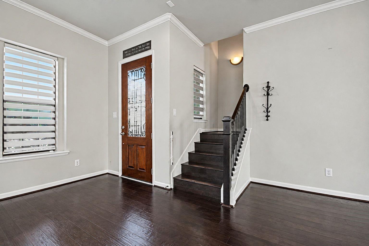1154 W 10th Street Property Photo 6