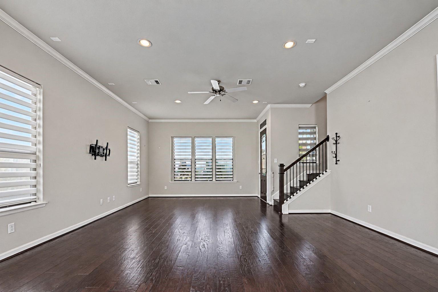 1154 W 10th Street Property Photo 8