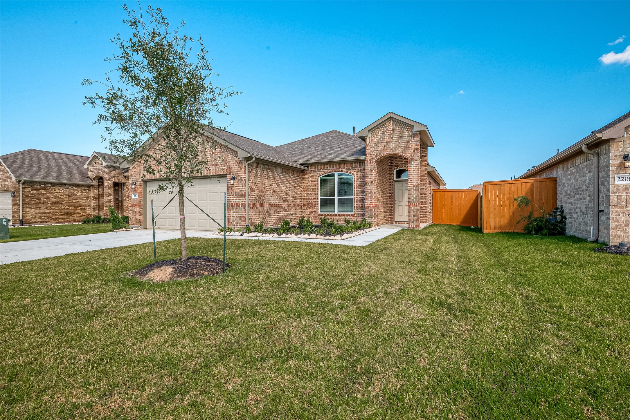 2212 Port Jackson Property Photo 3
