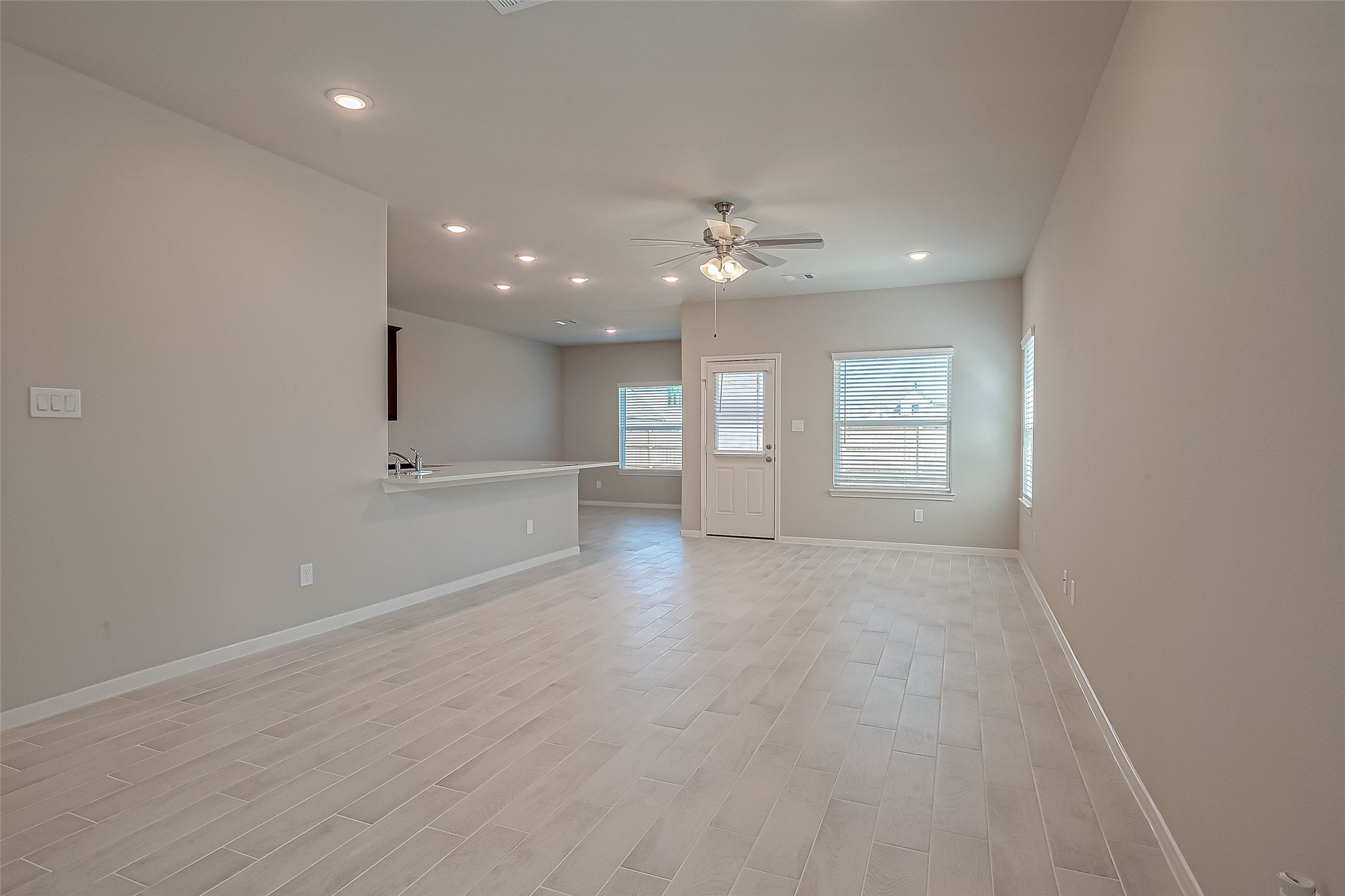 2212 Port Jackson Property Photo 9