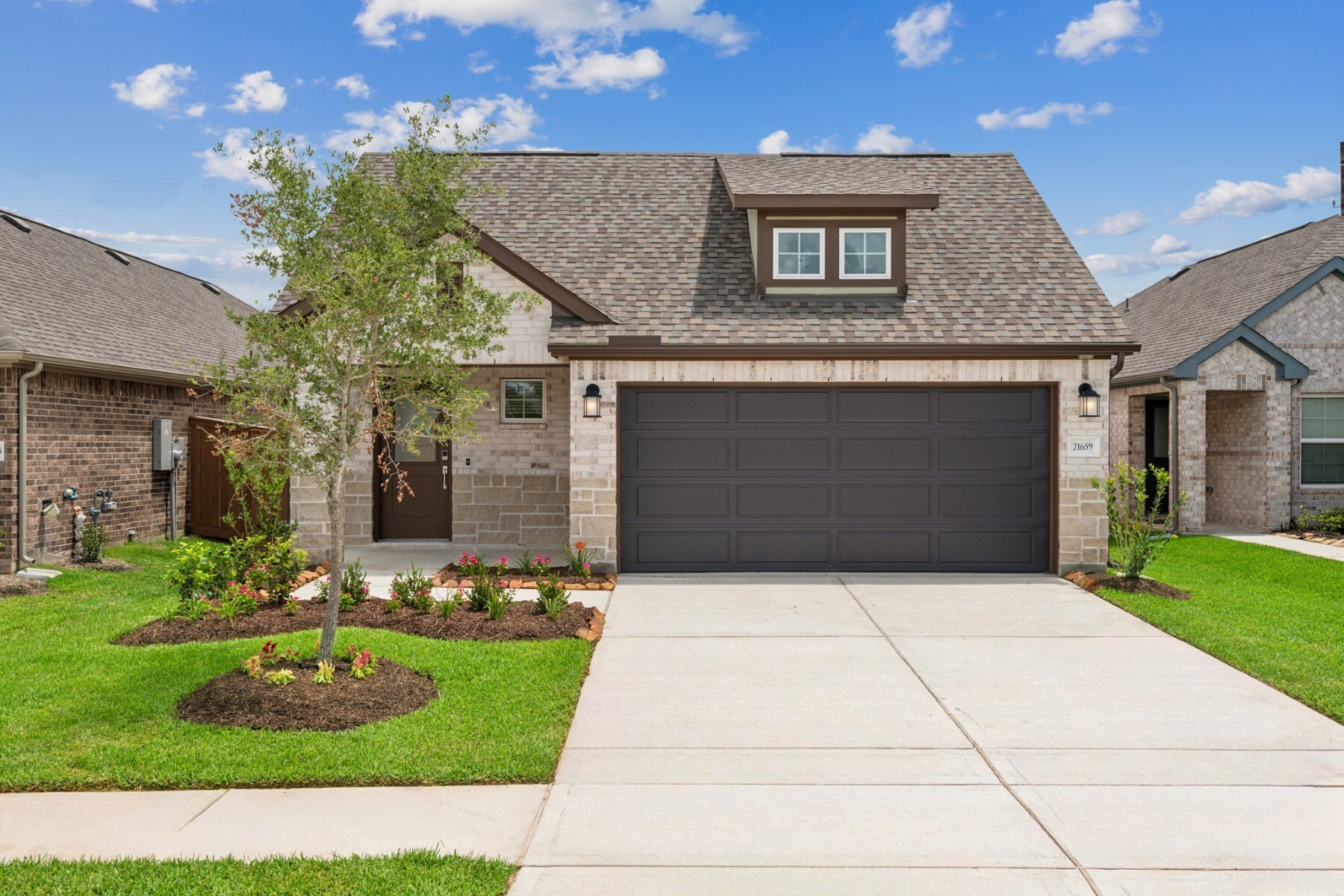 21659 Wave Hollow Drive Property Photo 1