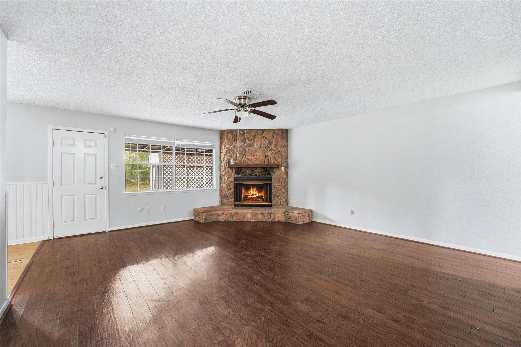 430 Eastwood Drive Property Photo 6
