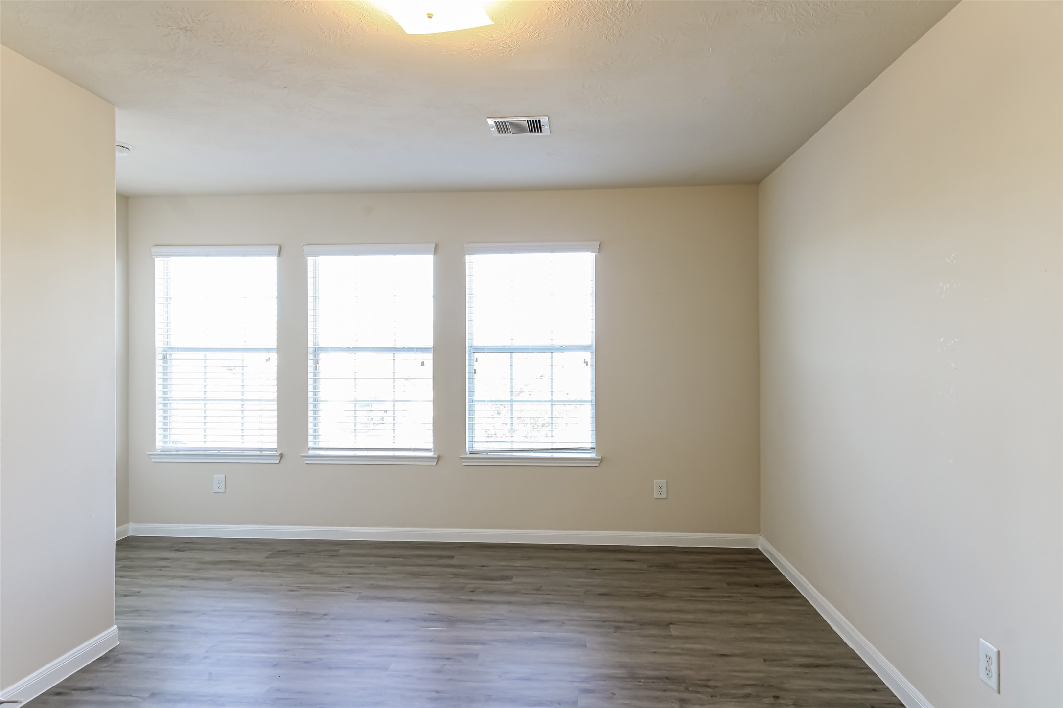 12306 Dona Lane Property Photo 6