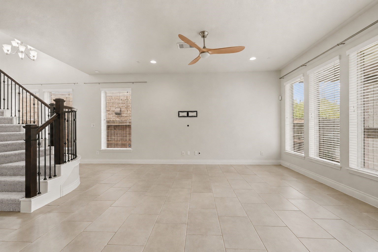 9527 Scanlan Heights Lane Property Photo 8