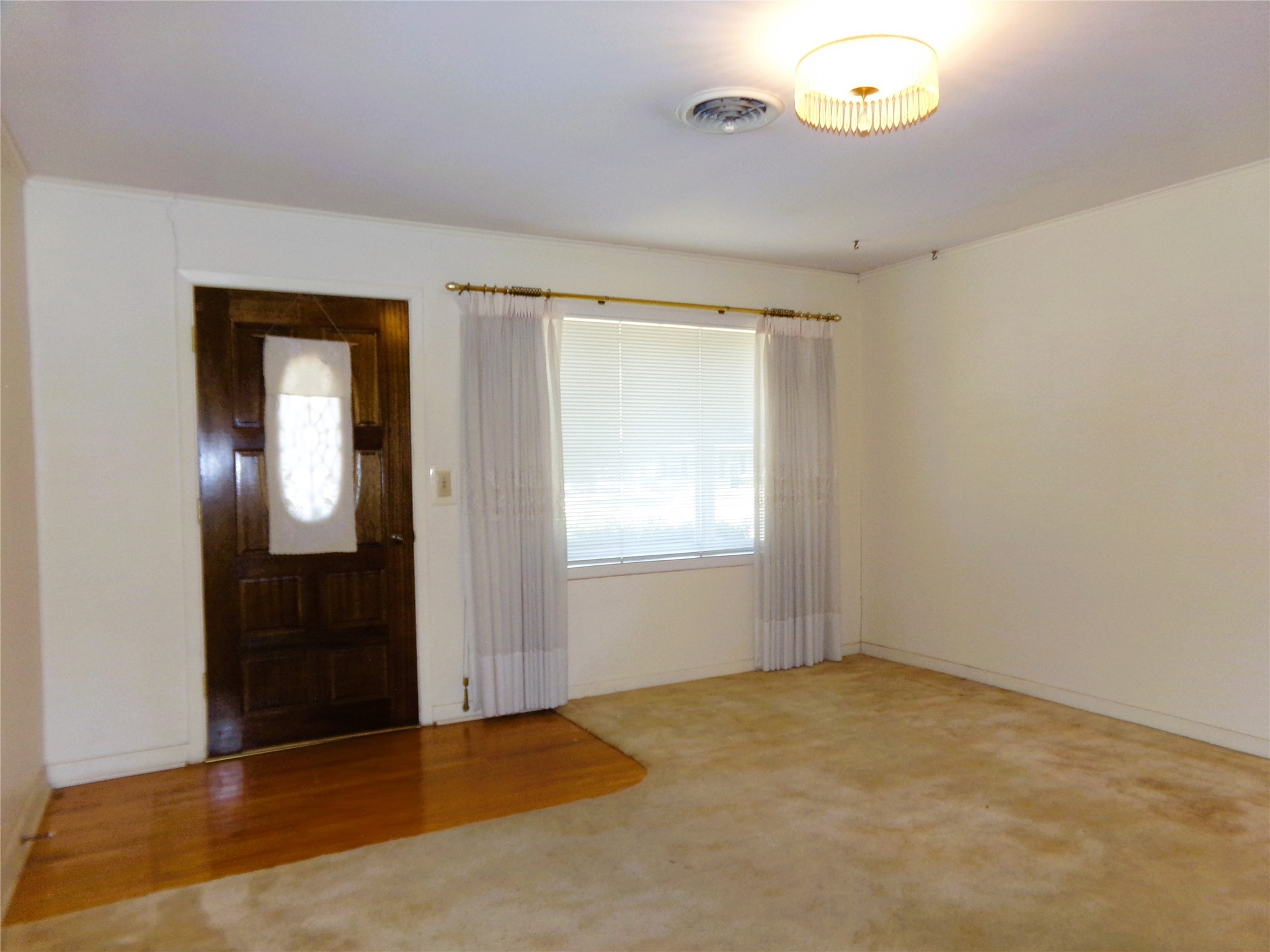 504 N West Street Property Photo 6