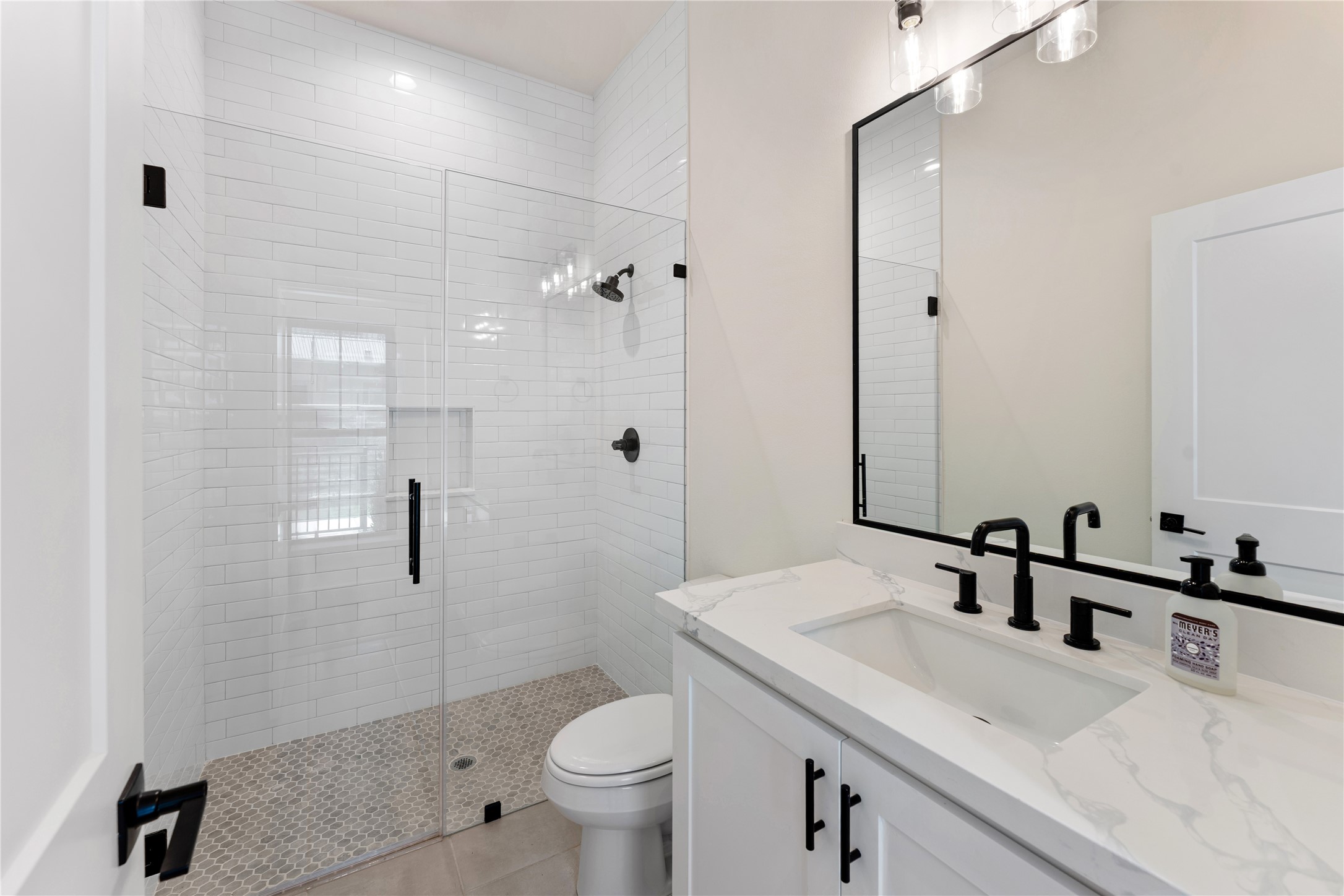 515 E 4th Street Property Photo 7