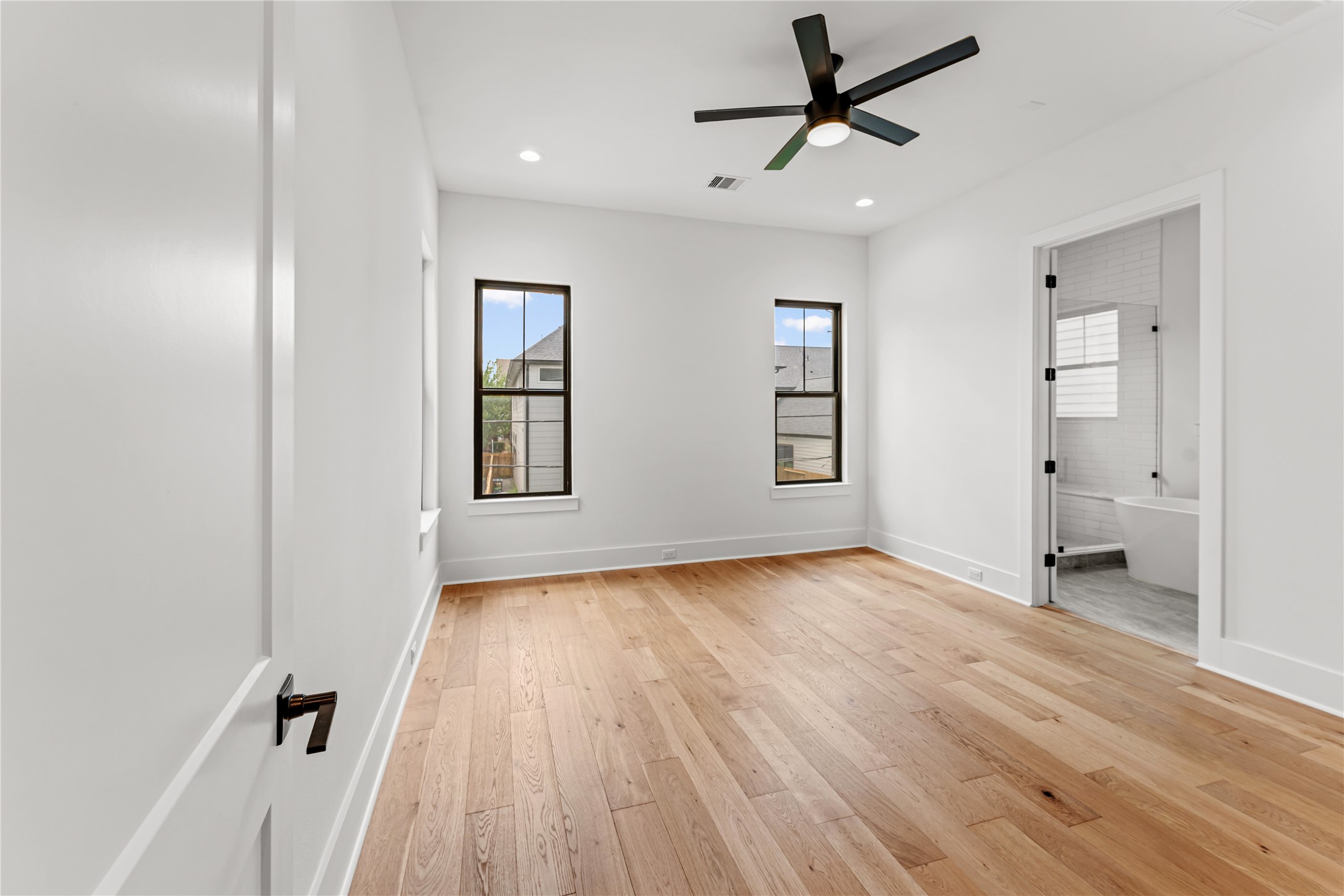 515 E 4th Street Property Photo 18