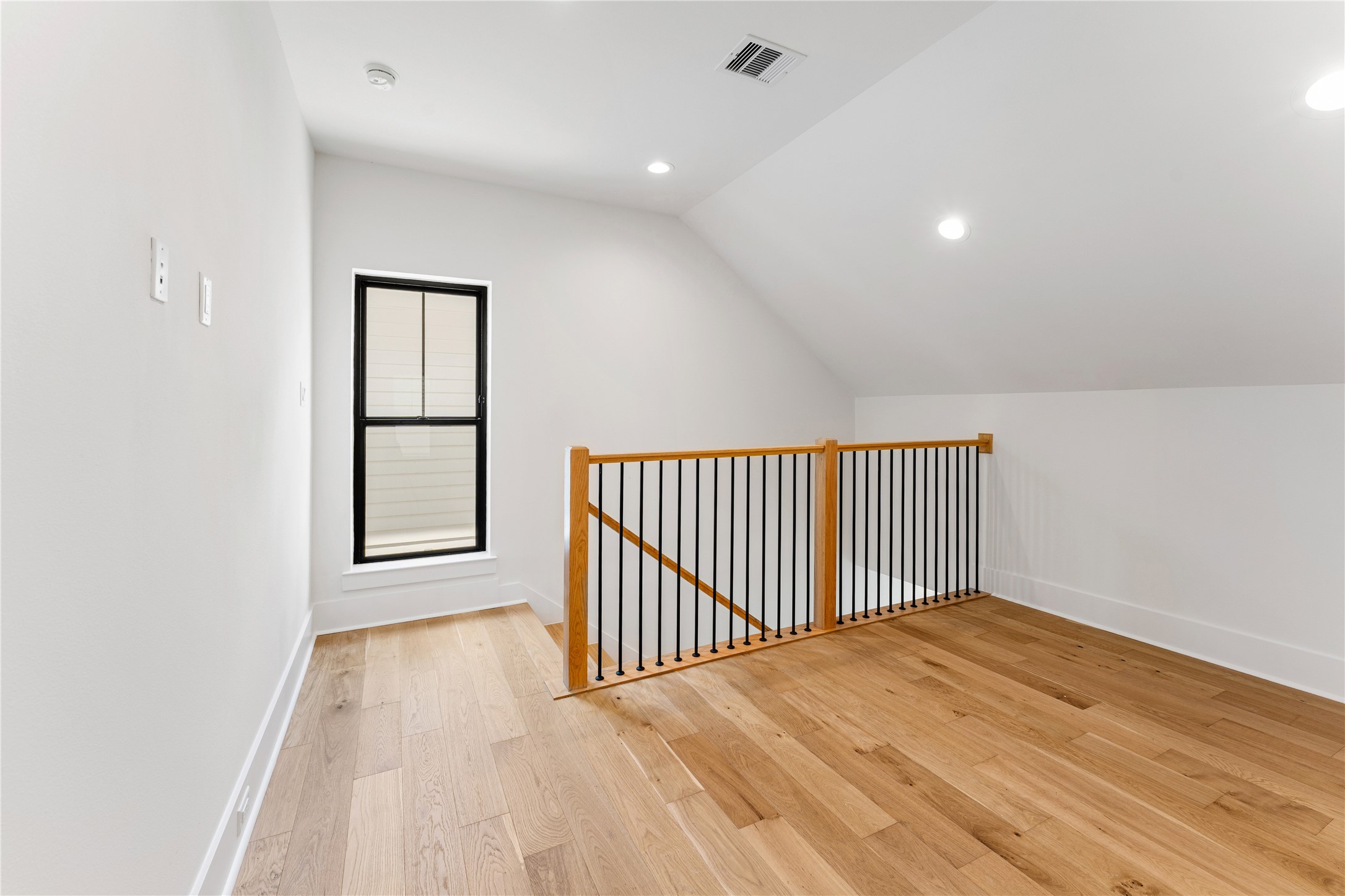 515 E 4th Street Property Photo 26
