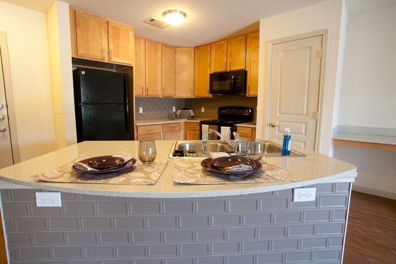 817 Colcord Ave Property Photo 6