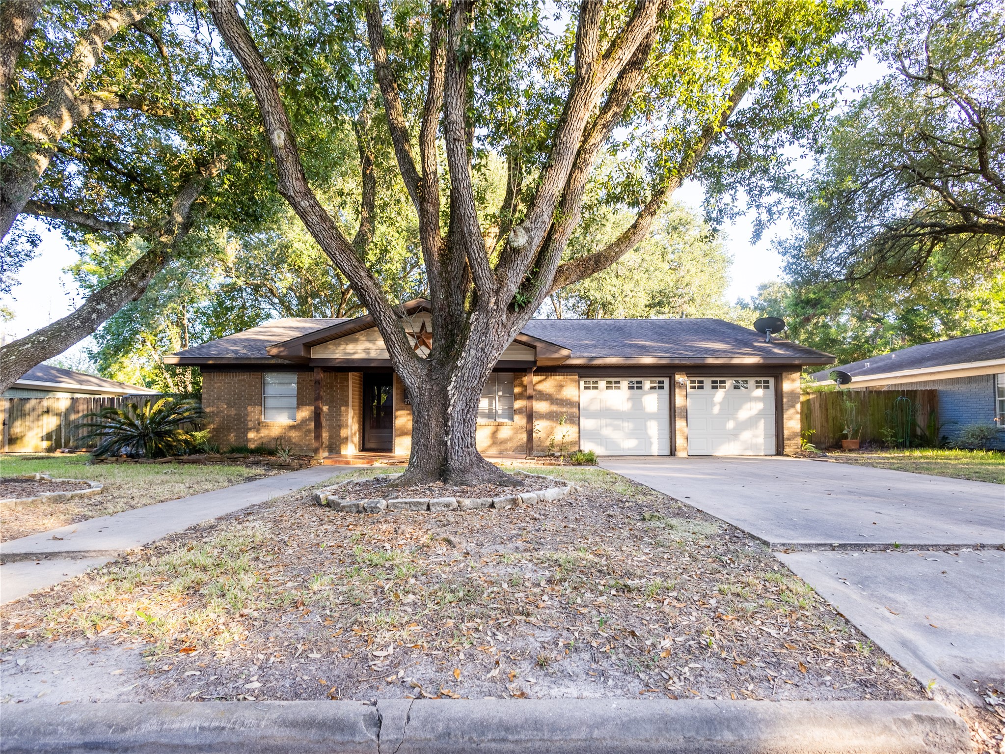 2728 Encino Property Photo 2