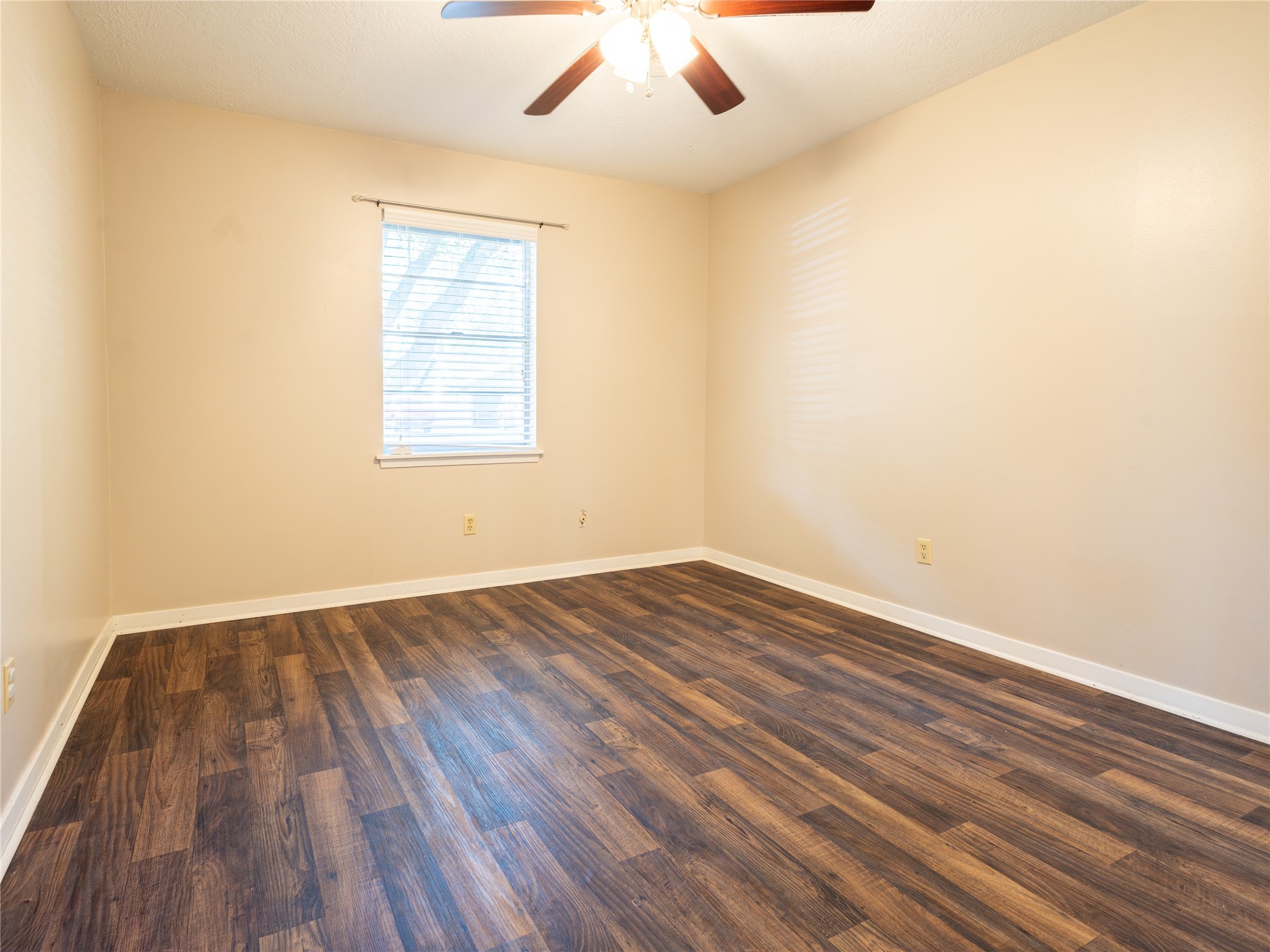 2728 Encino Property Photo 8