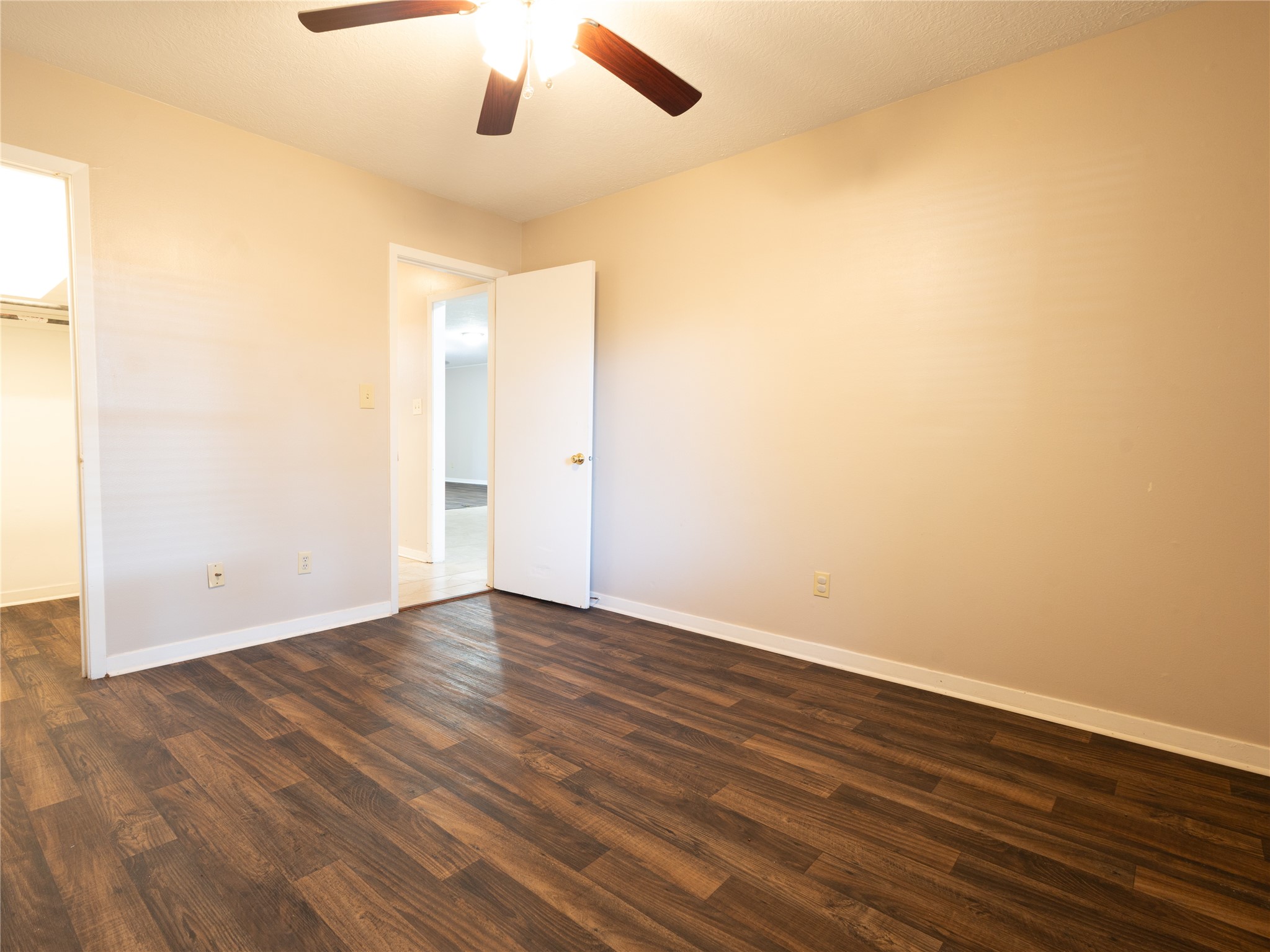 2728 Encino Property Photo 9