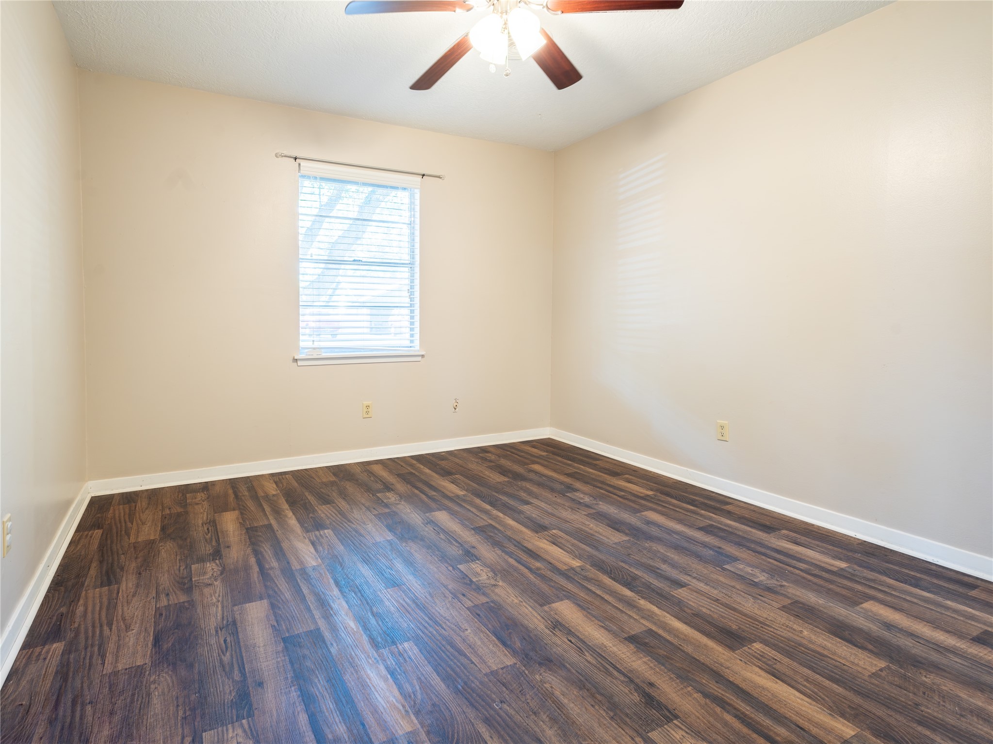 2728 Encino Property Photo 10