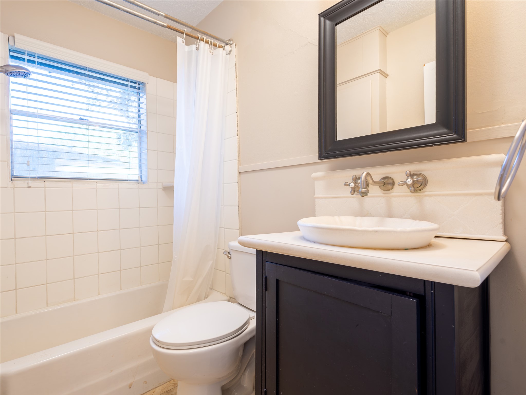 2728 Encino Property Photo 15