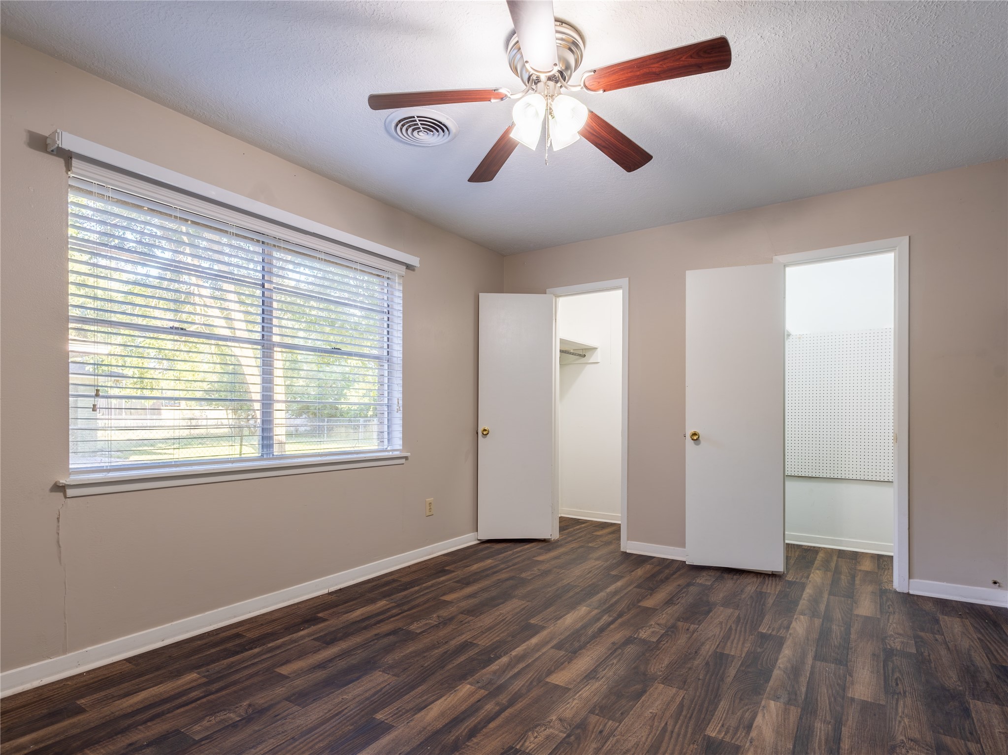 2728 Encino Property Photo 16