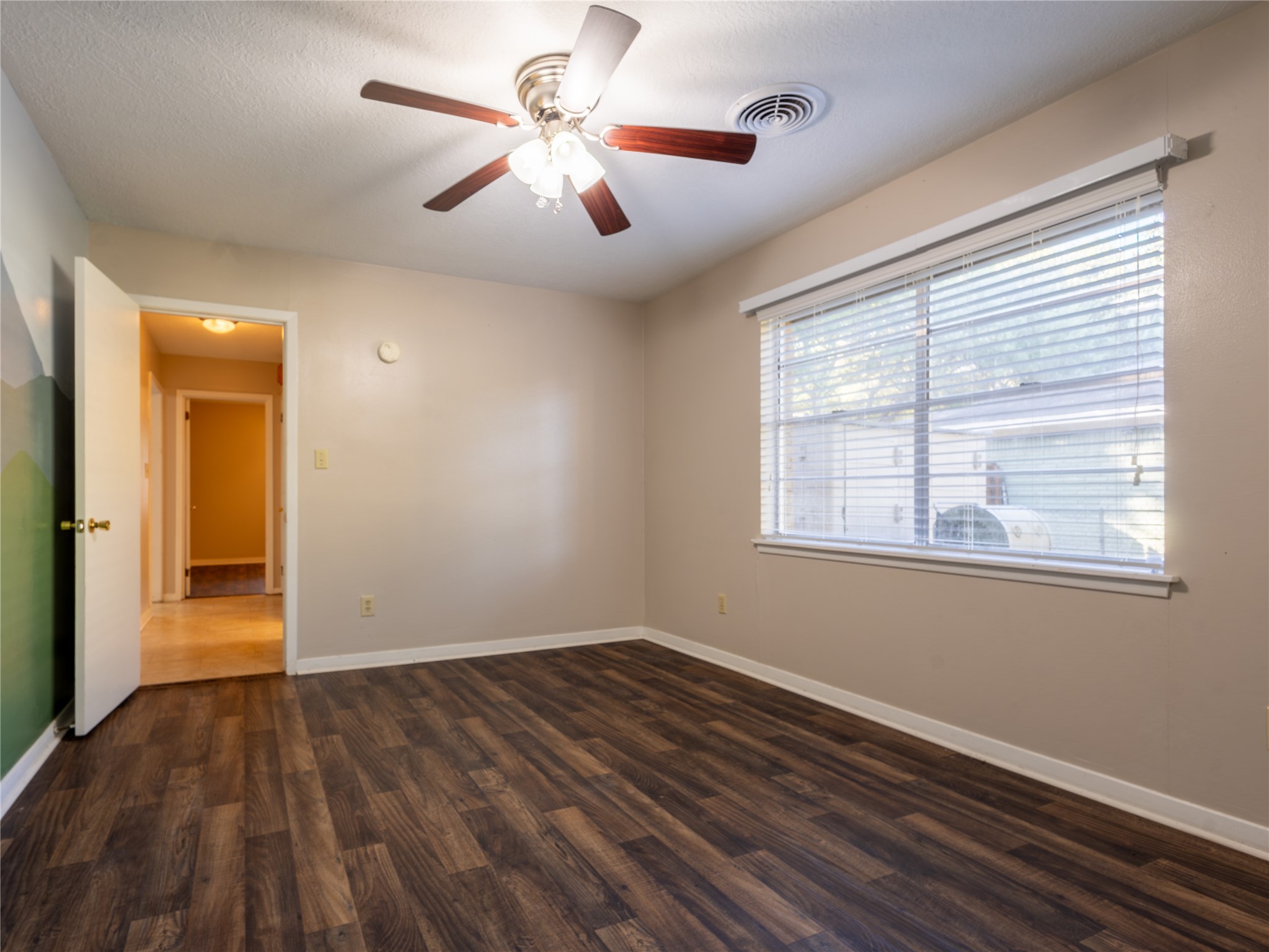 2728 Encino Property Photo 17