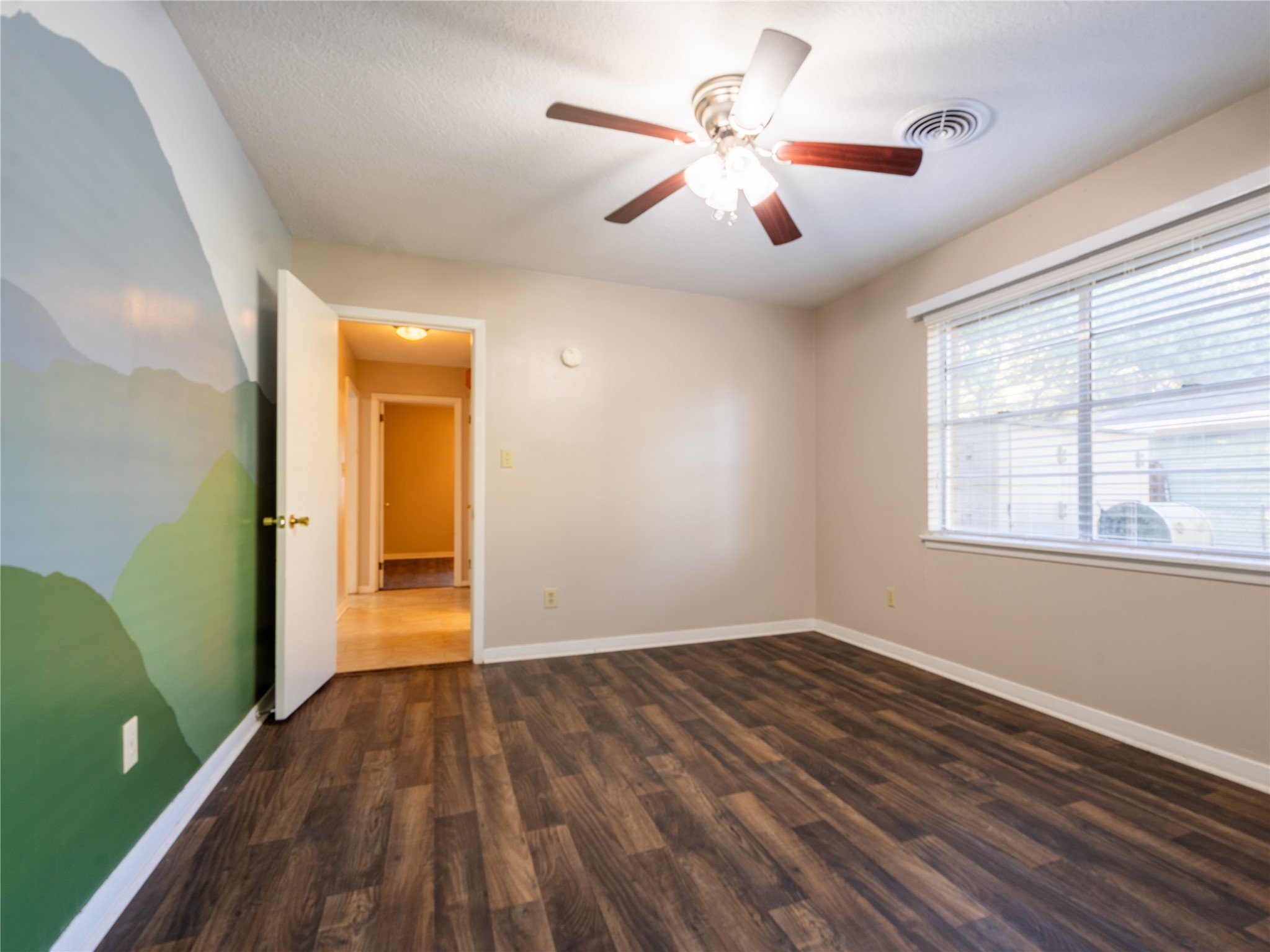 2728 Encino Property Photo 18
