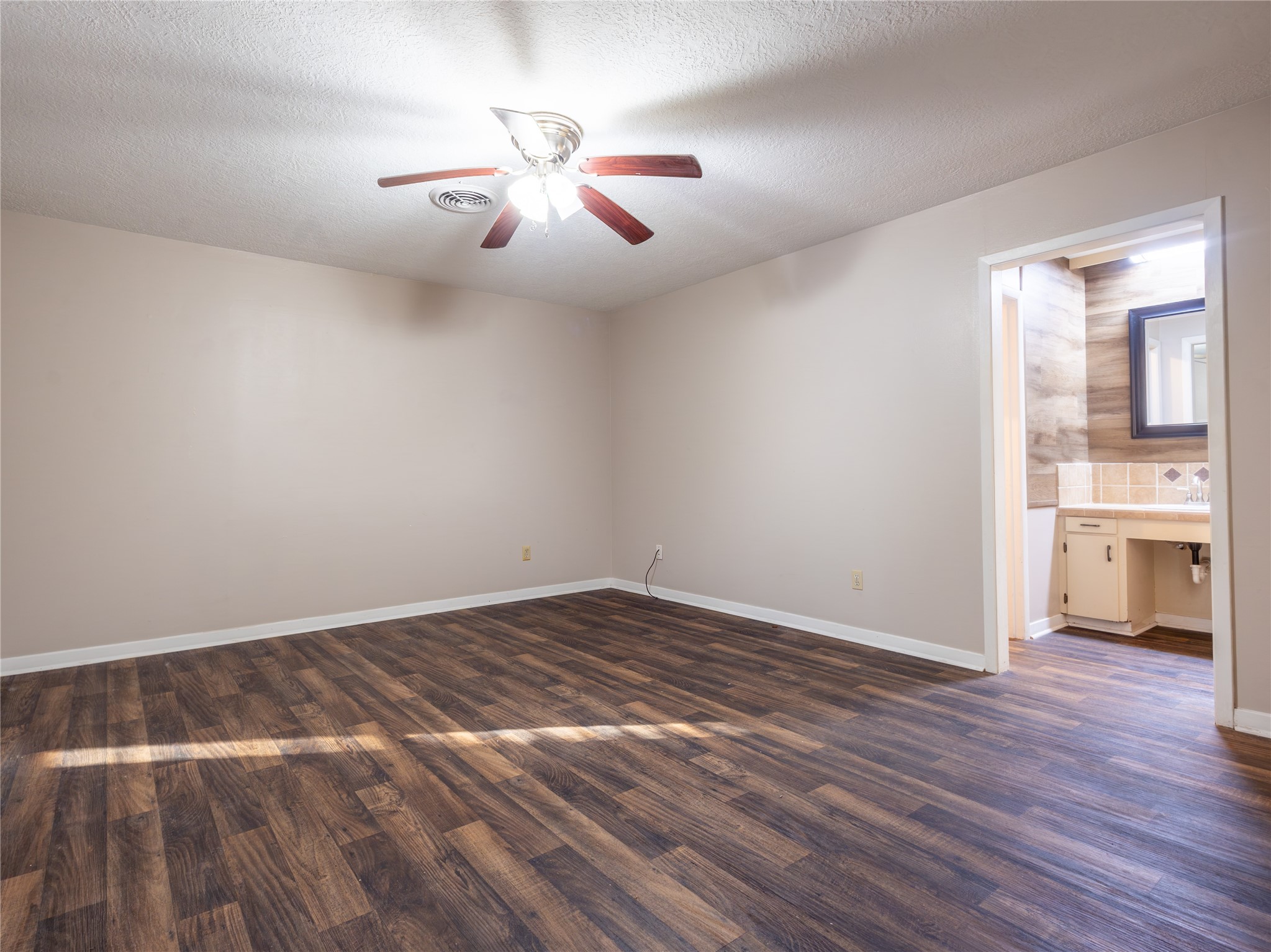 2728 Encino Property Photo 26