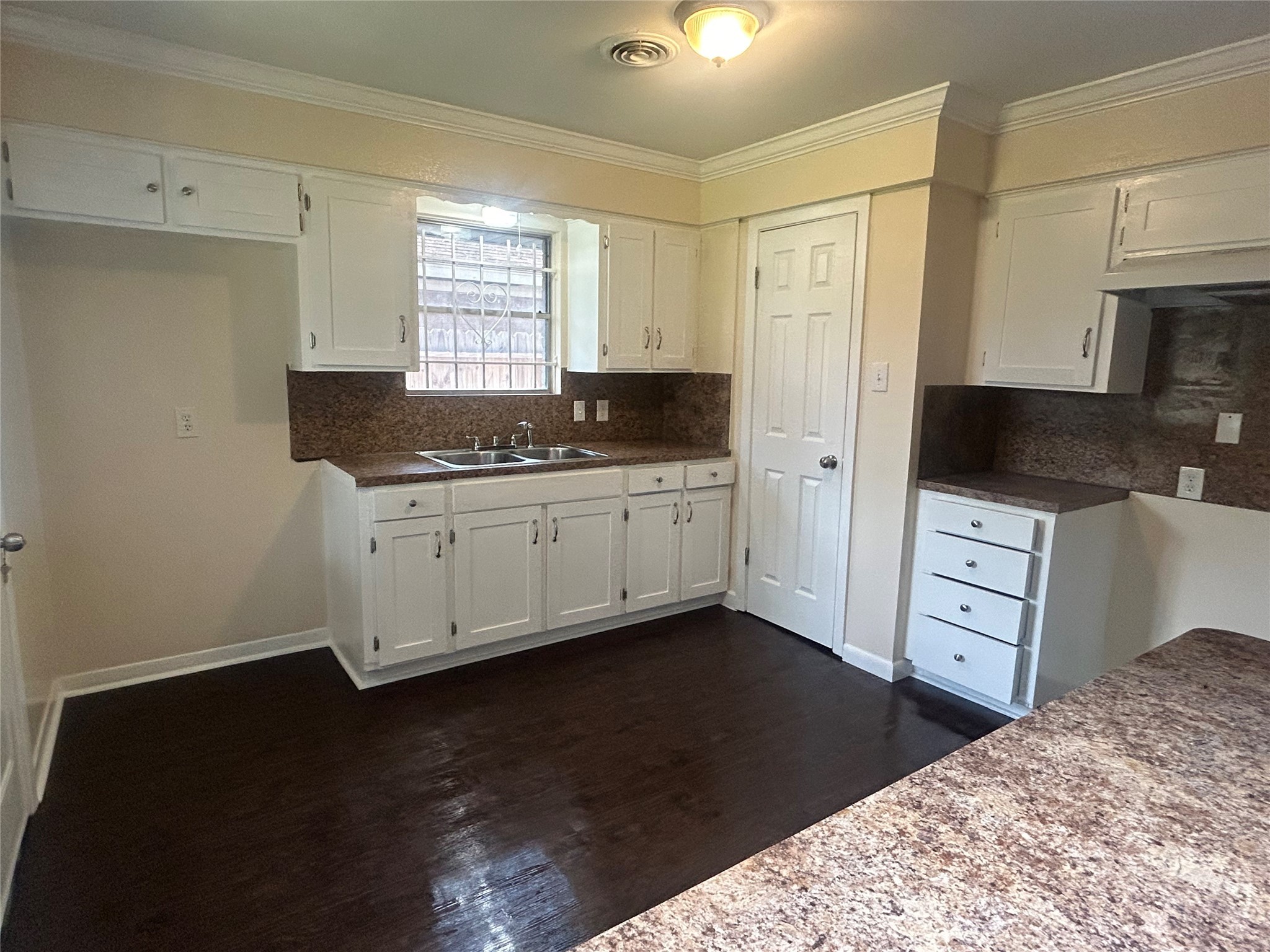 10211 Hinds Street Property Photo 2