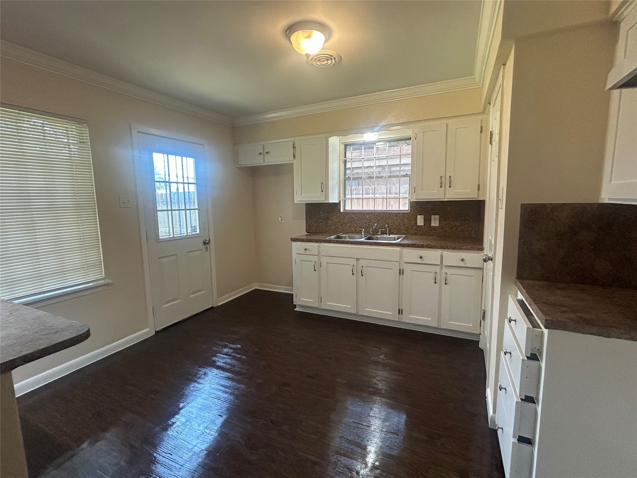 10211 Hinds Street Property Photo 3