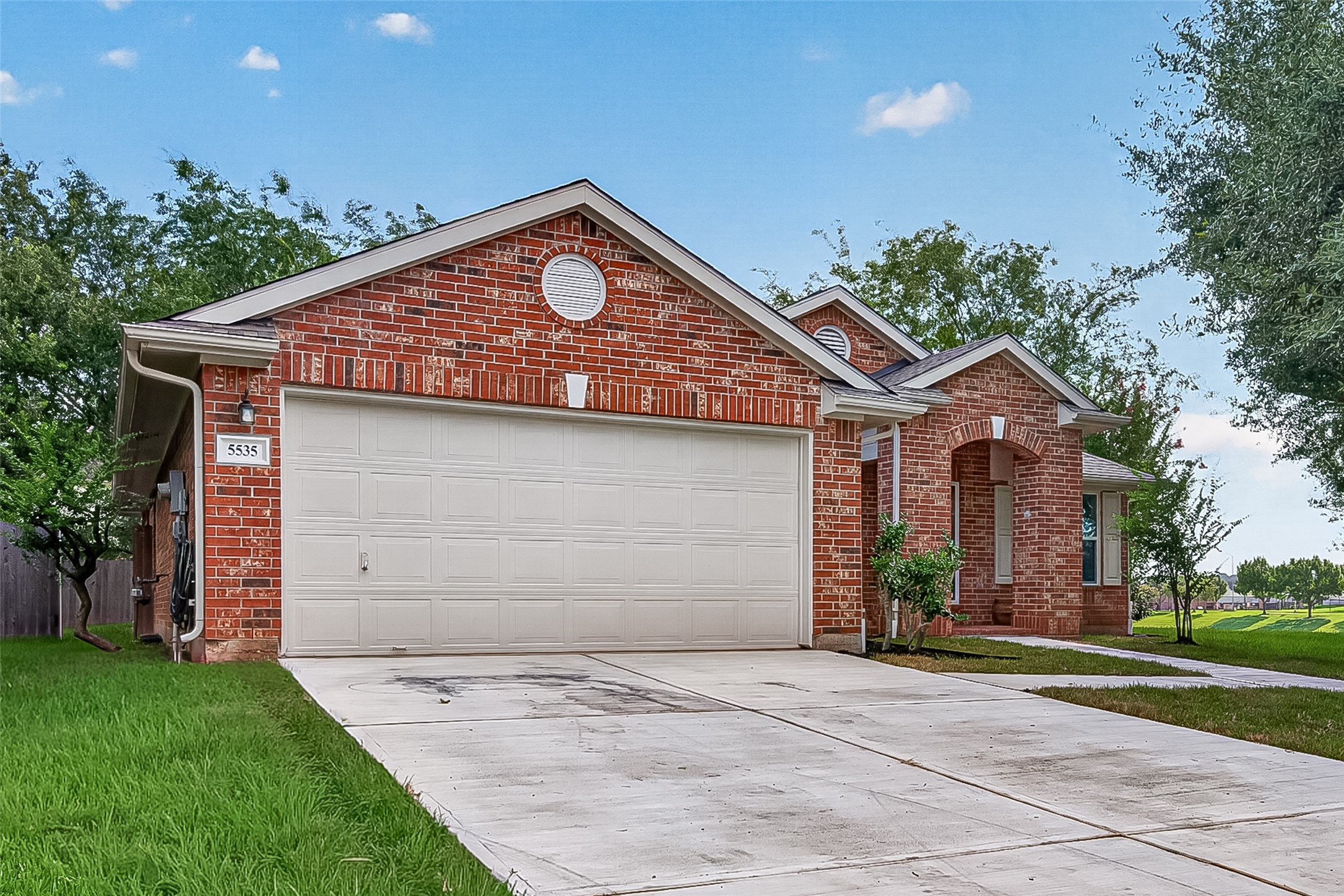 5535 Gable Meadows Drive Property Photo 3