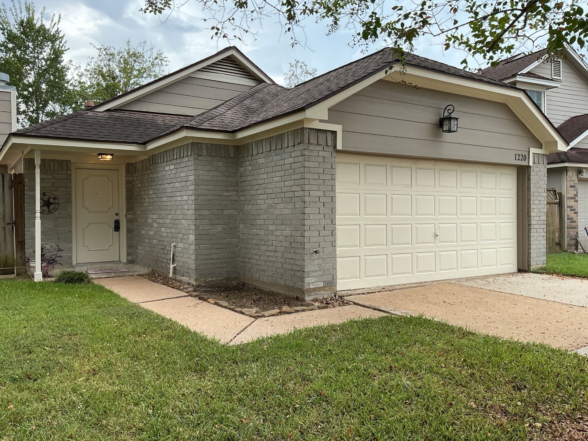 1220 Chelsea Lane Property Photo 2