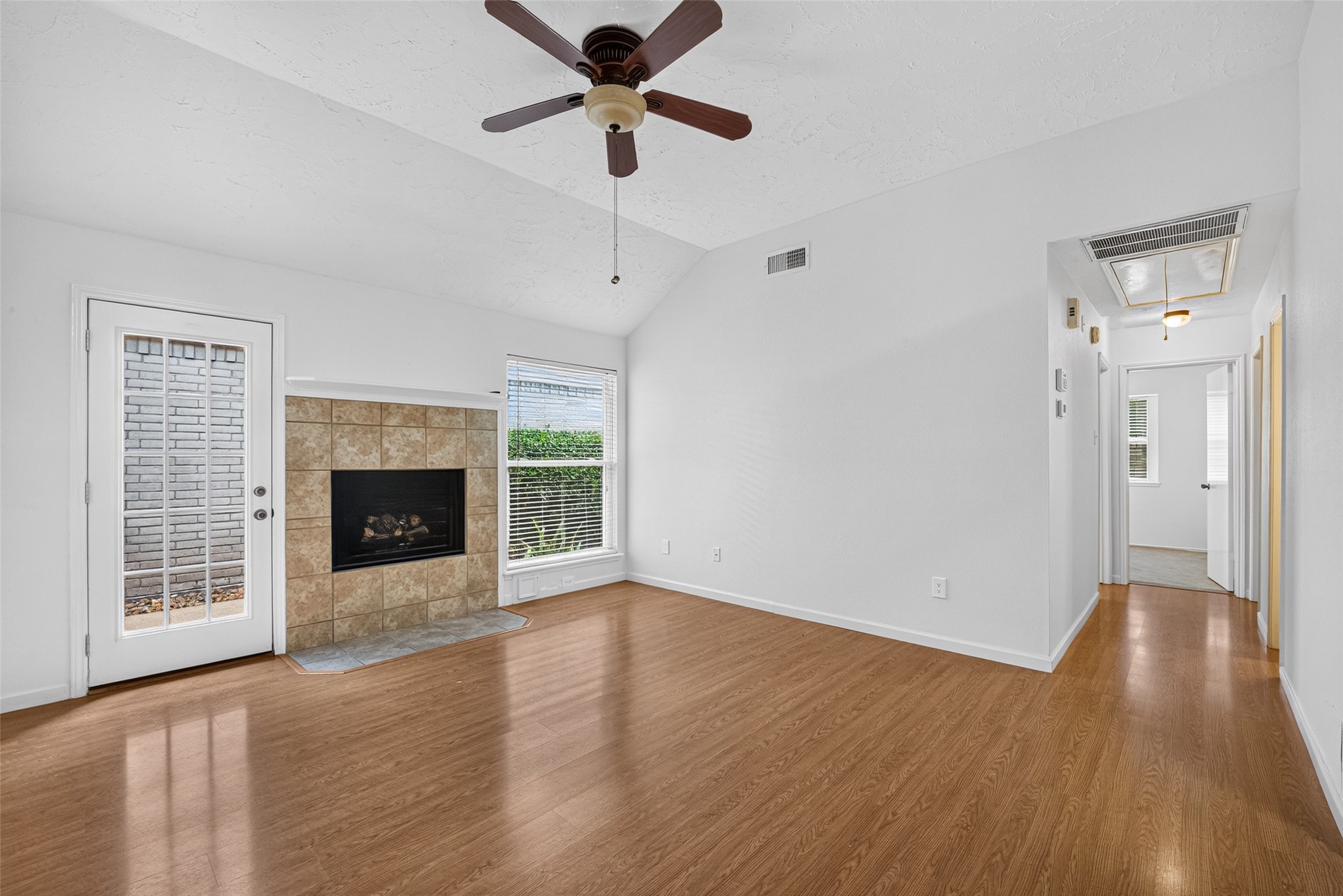 1220 Chelsea Lane Property Photo 7